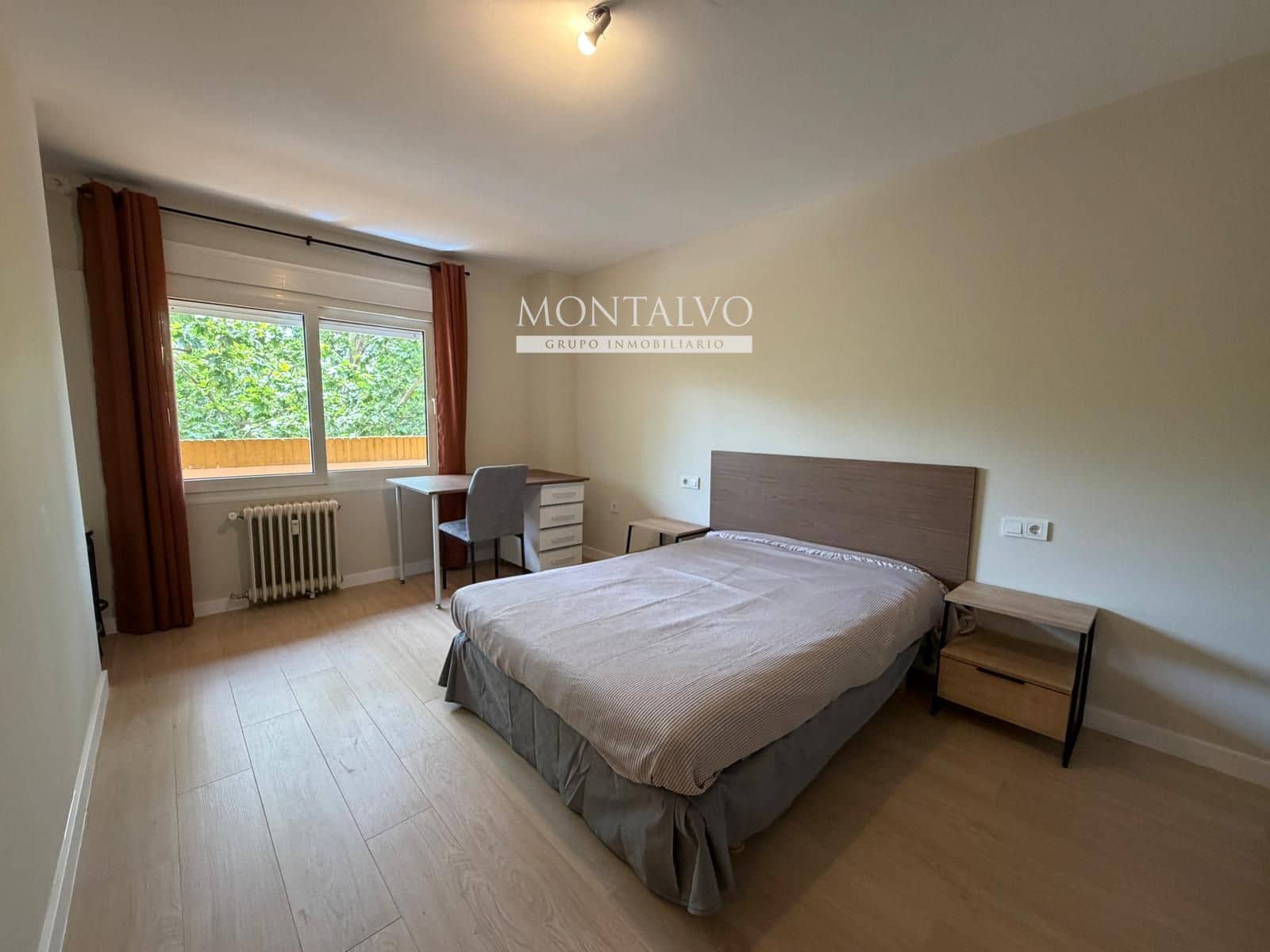 4 bedroom Flat for rent in Granada city - € 1,000 (Ref: 9861131)