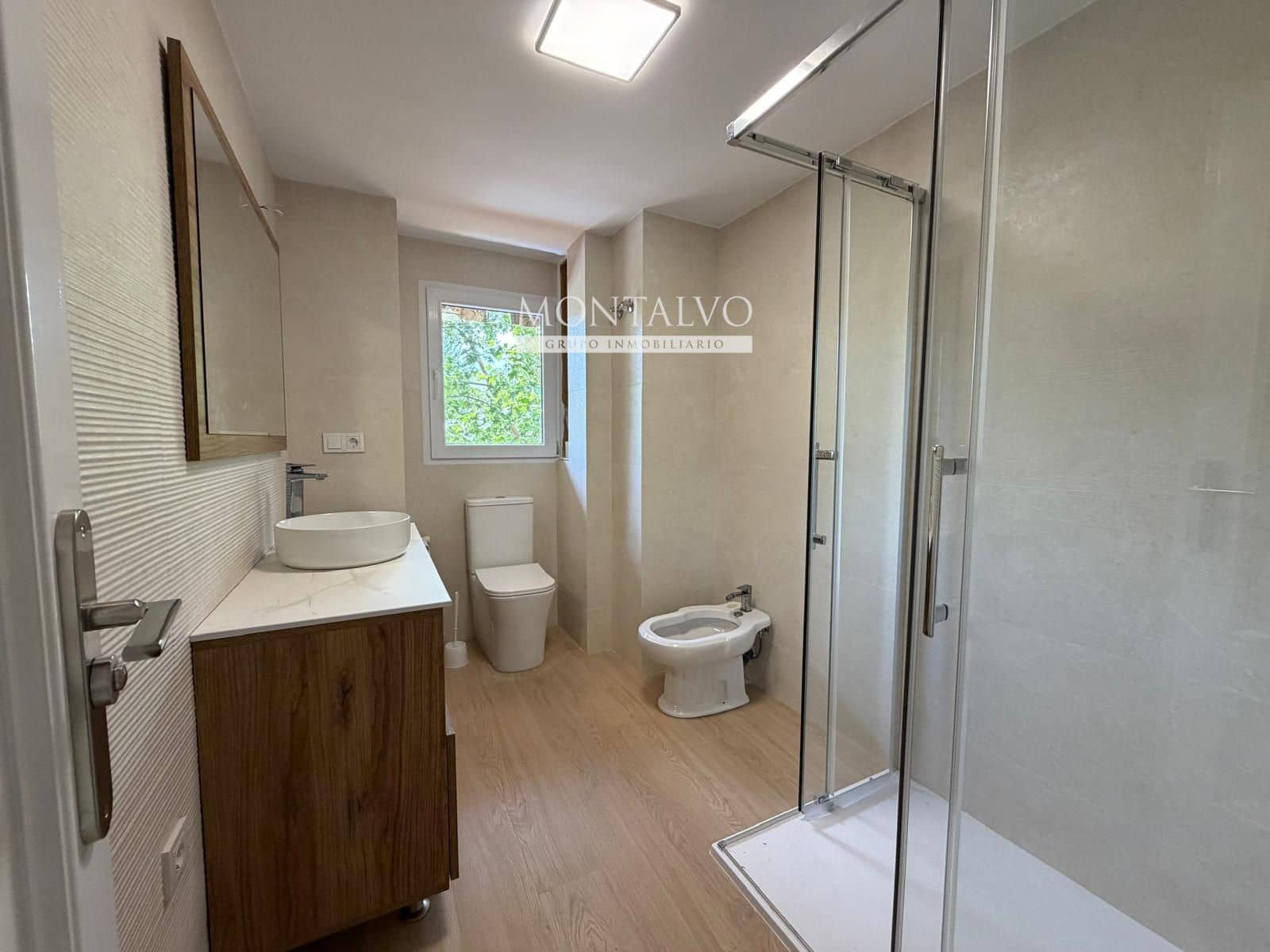 4 bedroom Flat for rent in Granada city - € 1,000 (Ref: 9861131)