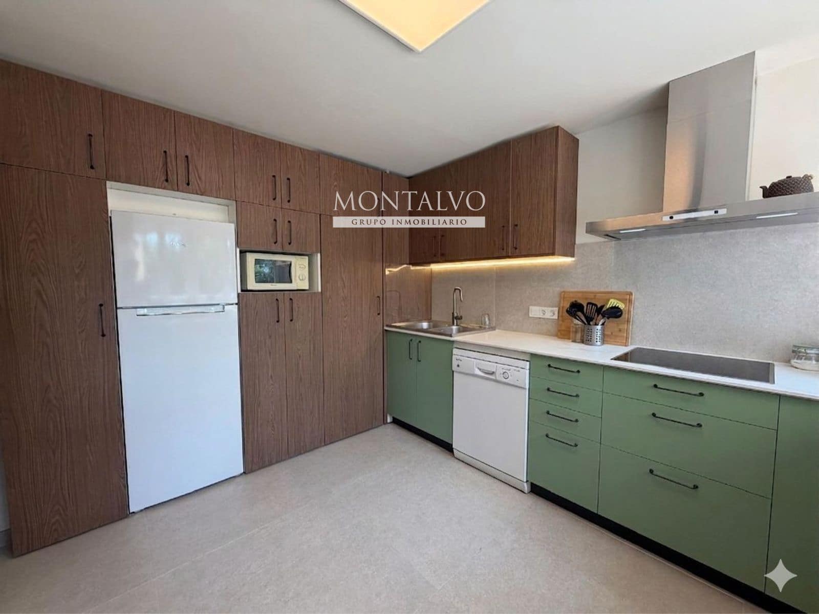 4 bedroom Flat for rent in Granada city - € 1,000 (Ref: 9861131)