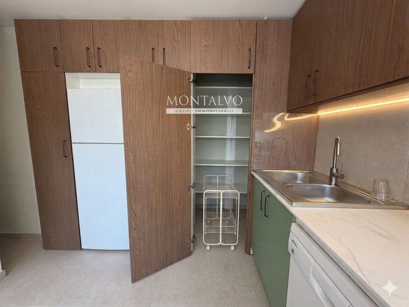 4 bedroom Flat for rent in Granada city - € 1,000 (Ref: 9861131)