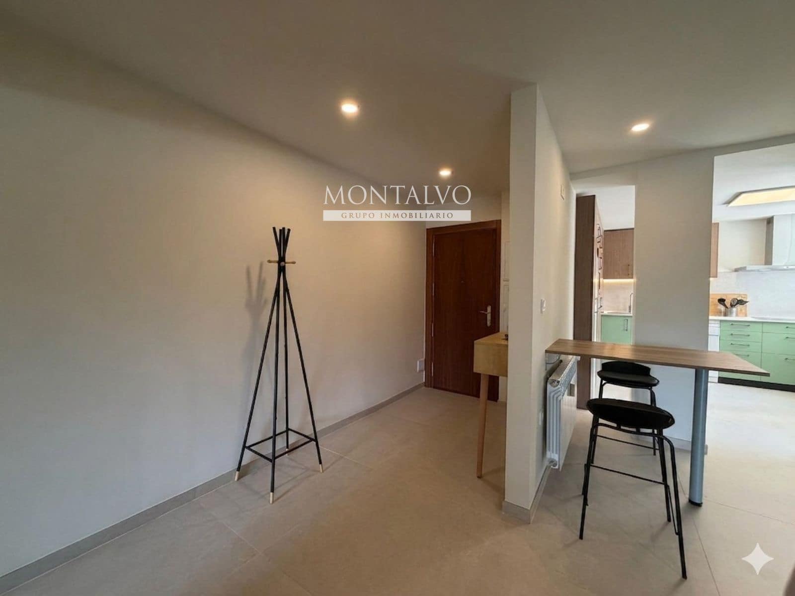 4 bedroom Flat for rent in Granada city - € 1,000 (Ref: 9861131)