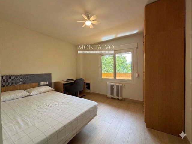 4 bedroom Flat for rent in Figares, Granada city - € 1,000 (Ref: 9861131)