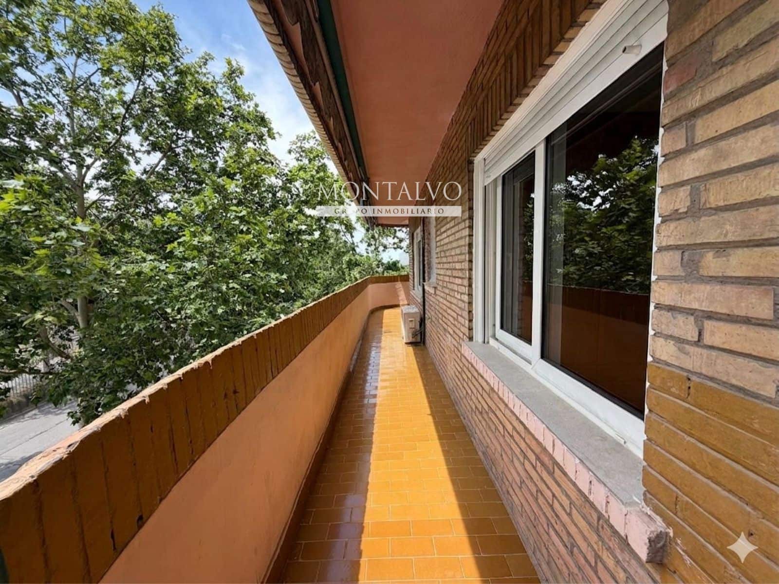 4 bedroom Flat for rent in Granada city - € 1,000 (Ref: 9861131)
