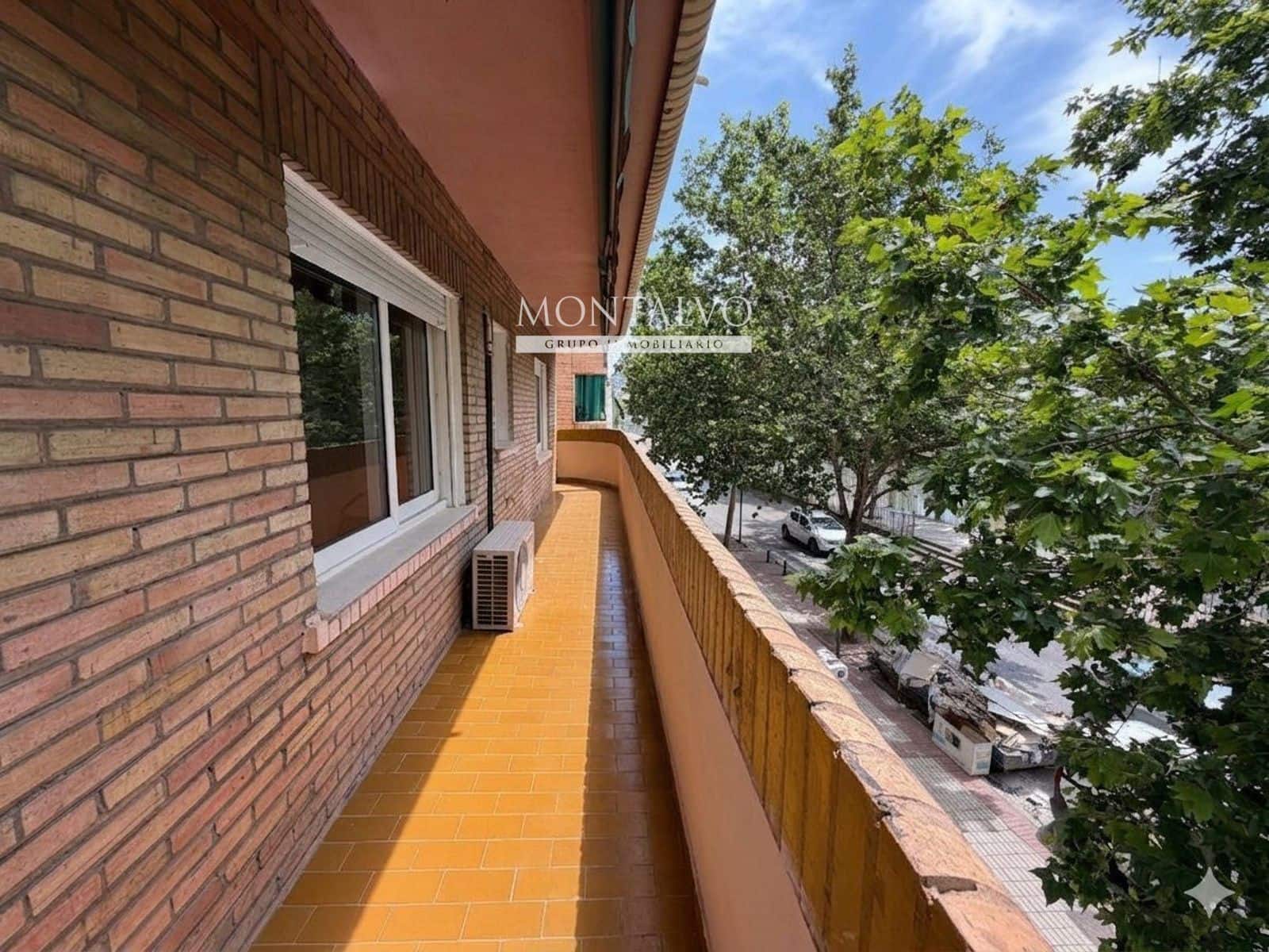 4 bedroom Flat for rent in Granada city - € 1,000 (Ref: 9861131)