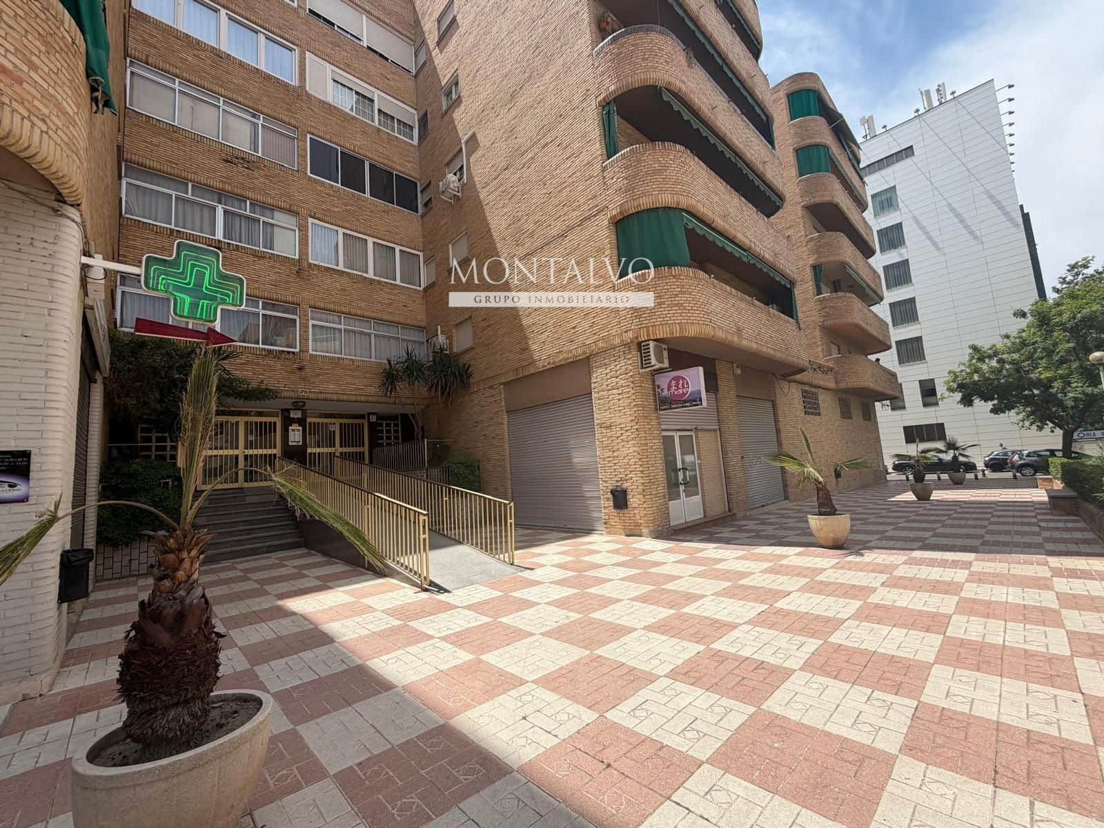 4 bedroom Flat for rent in Granada city - € 1,000 (Ref: 9861131)