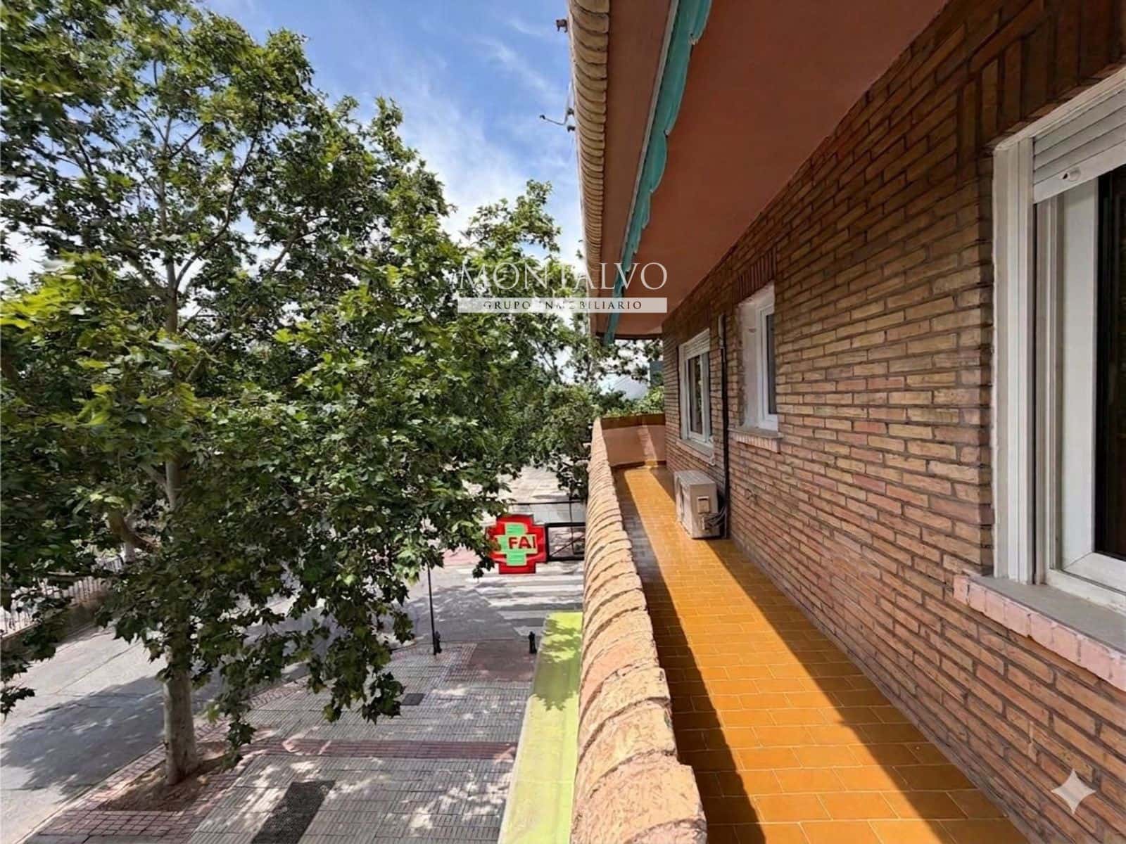 4 bedroom Flat for rent in Granada city - € 1,000 (Ref: 9861131)