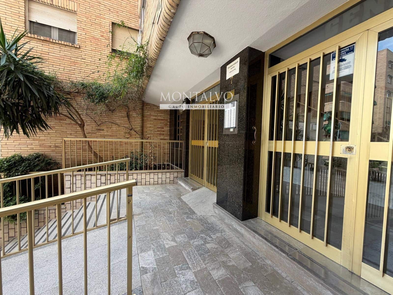 4 bedroom Flat for rent in Granada city - € 1,000 (Ref: 9861131)