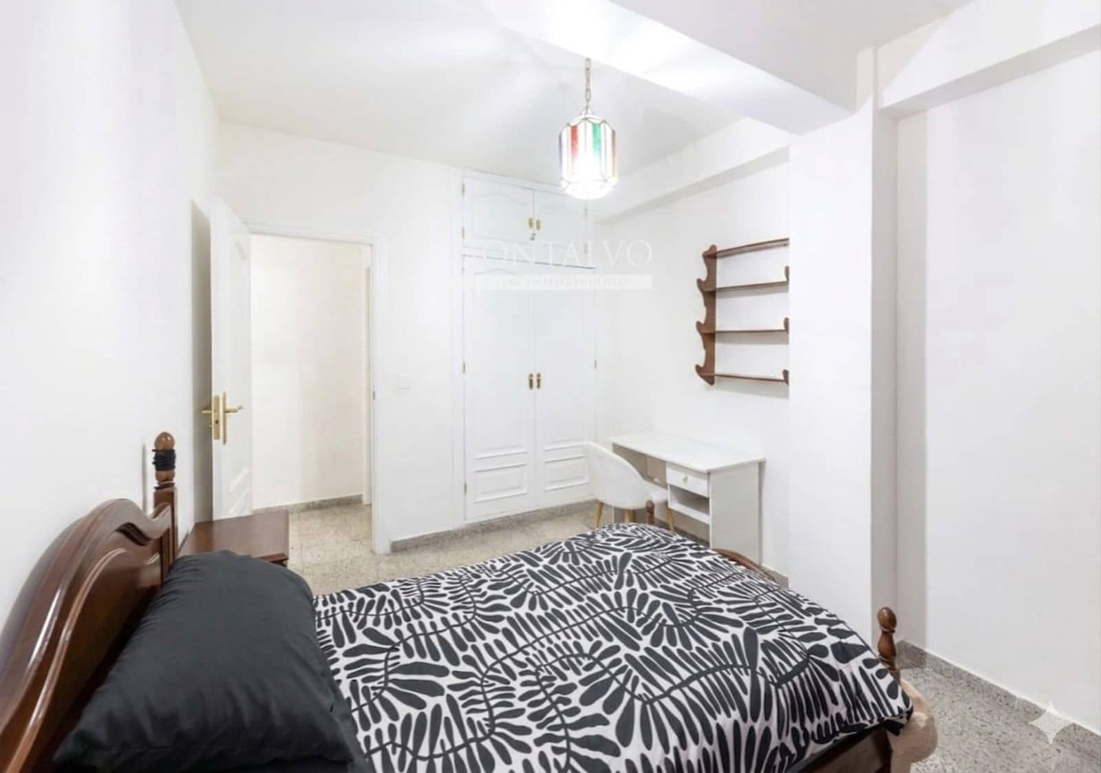 4 quarto Apartamento para arrendar em Granada cidade - 1 300 € (Ref: 9889548)