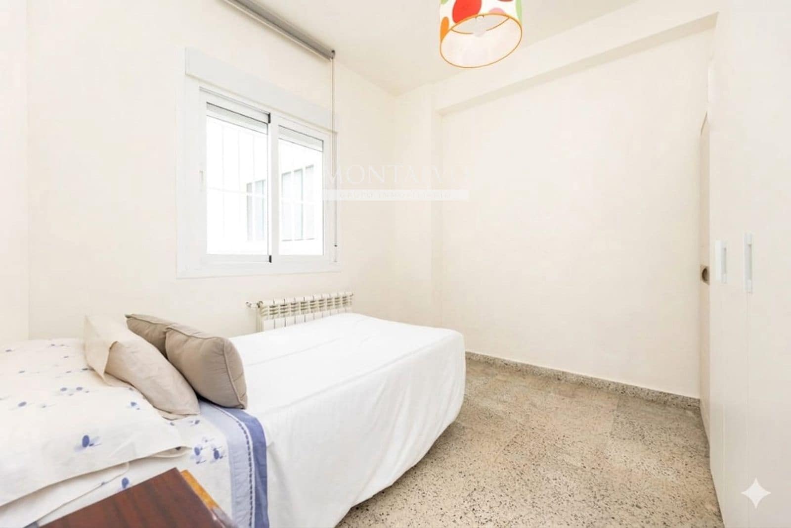 4 quarto Apartamento para arrendar em Granada cidade - 1 300 € (Ref: 9889548)