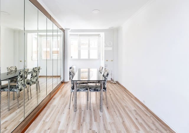 3 bedroom Flat for rent in Pajaritos - Plaza de Toros, Granada city - € 850 (Ref: 9895637)
