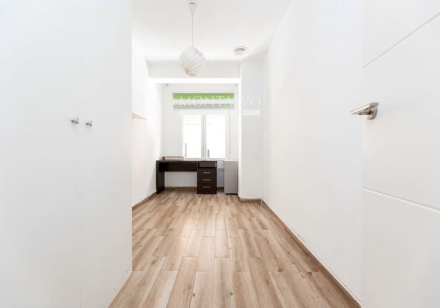 3 bedroom Flat for rent in Pajaritos - Plaza de Toros, Granada city - € 850 (Ref: 9895637)