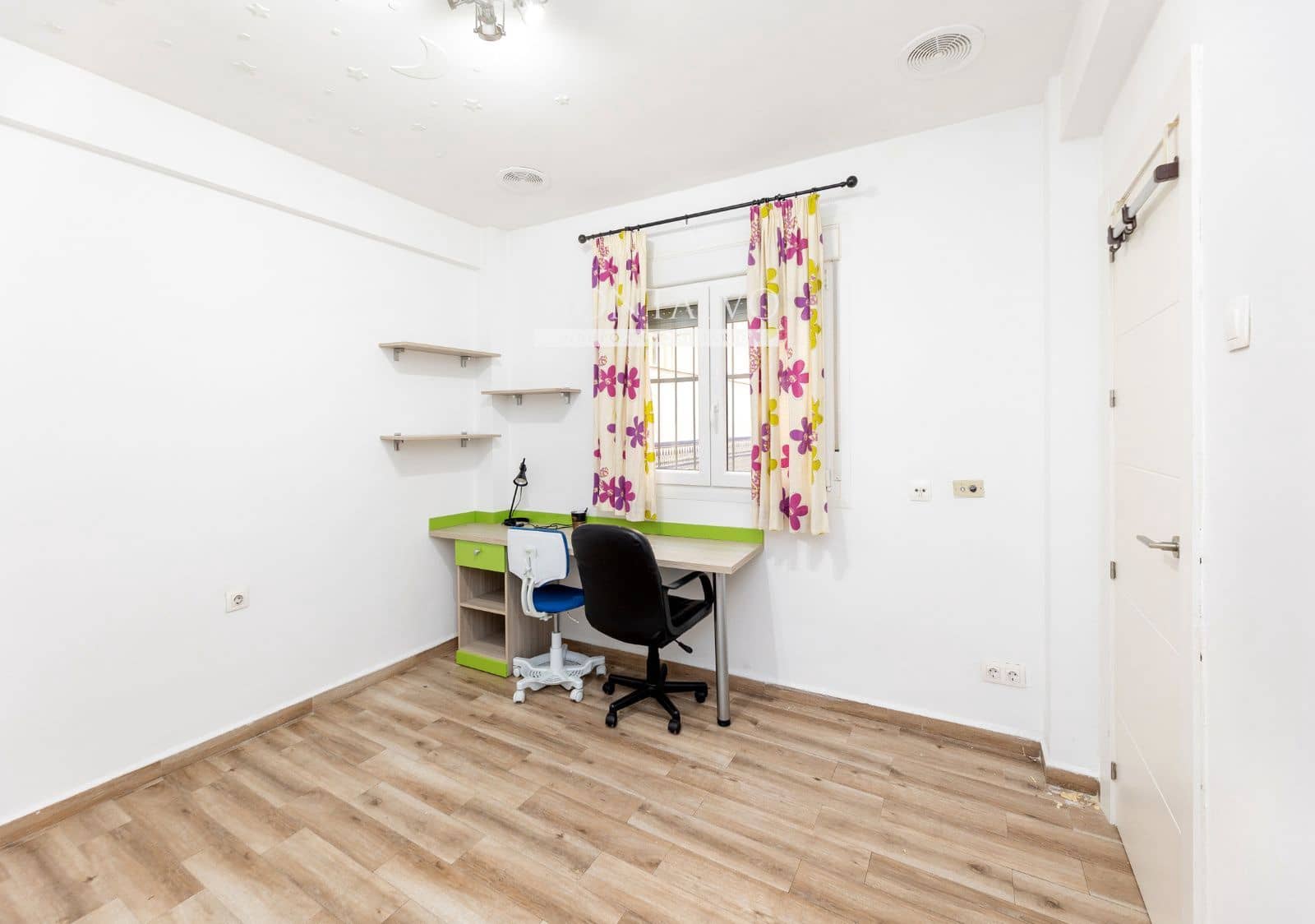 3 bedroom Flat for rent in Granada city - € 850 (Ref: 9895637)