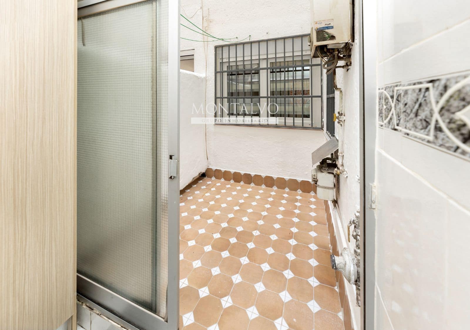 3 bedroom Flat for rent in Granada city - € 850 (Ref: 9895637)