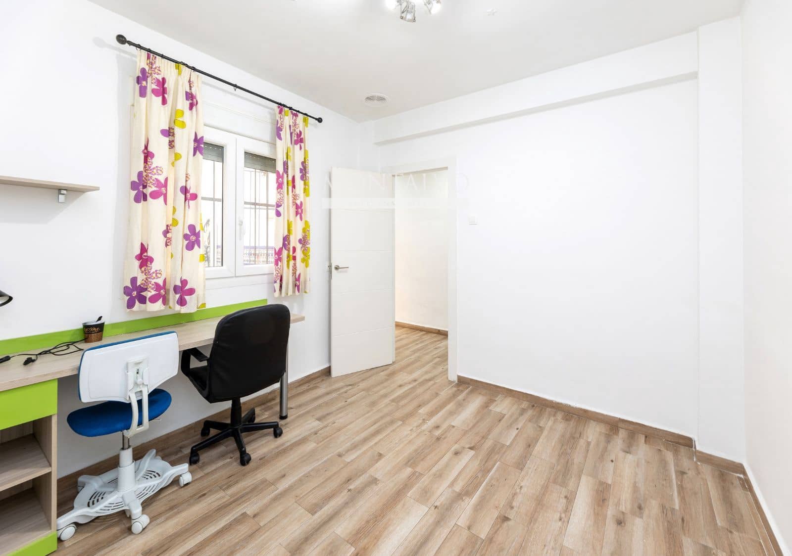 3 bedroom Flat for rent in Granada city - € 850 (Ref: 9895637)