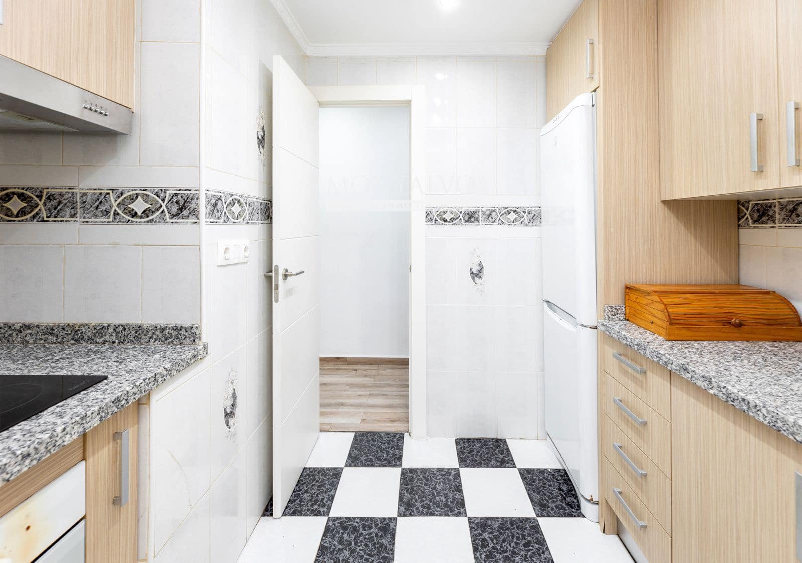 3 bedroom Flat for rent in Granada city - € 850 (Ref: 9895637)