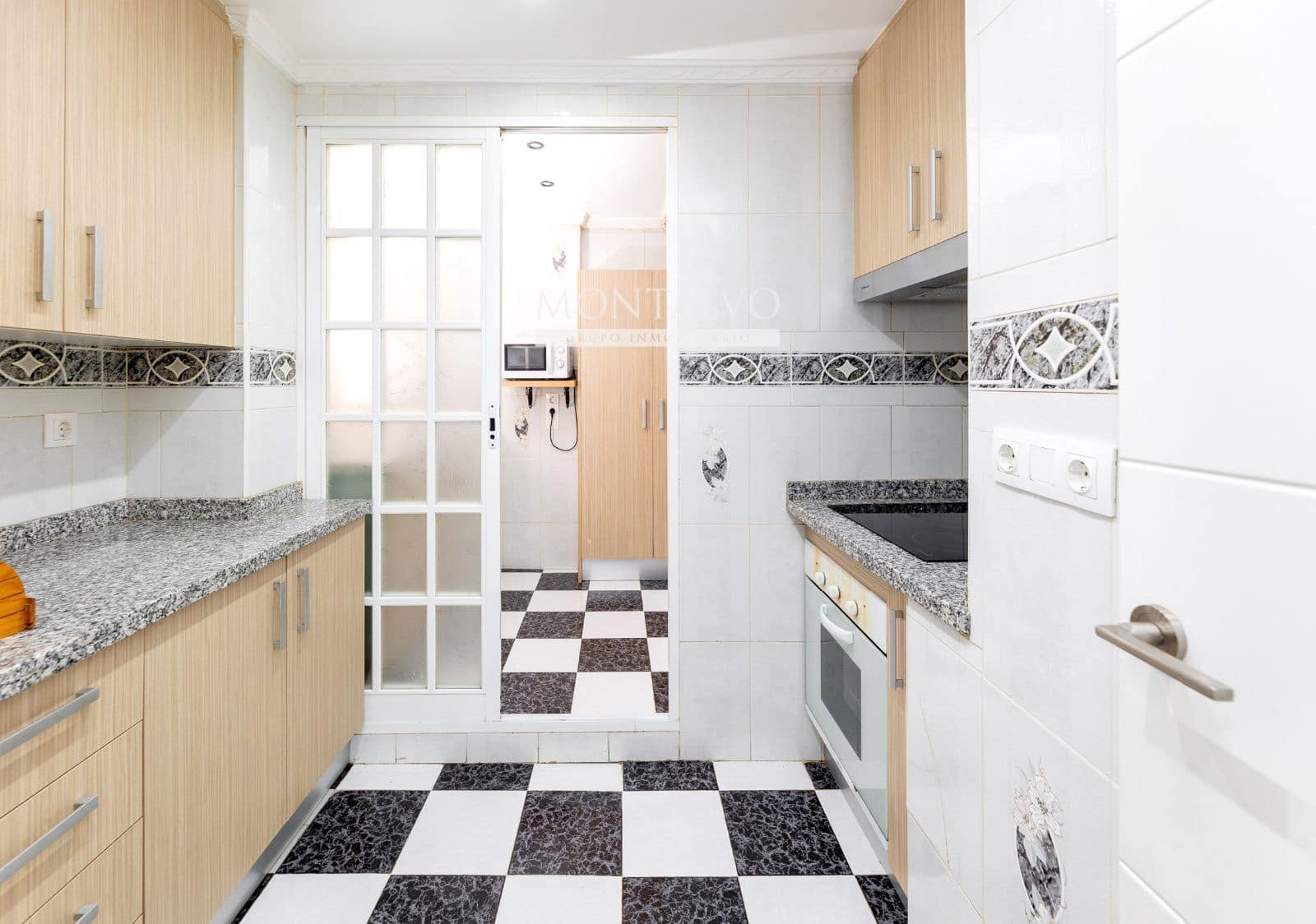 3 bedroom Flat for rent in Granada city - € 850 (Ref: 9895637)