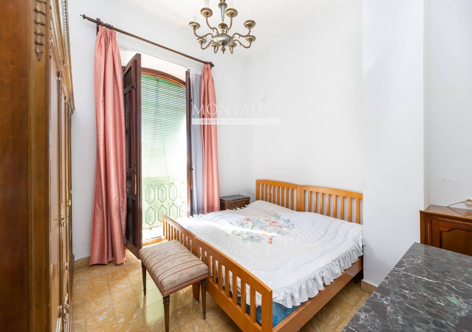 4 bedroom Villa for sale in Atarfe with pool garage - € 270,000 (Ref: 9897297)