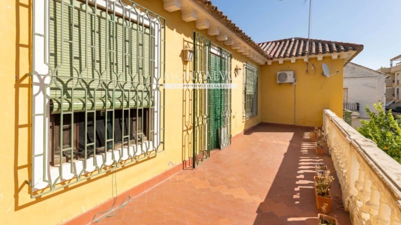 4 bedroom Villa for sale in Atarfe with pool garage - € 270,000 (Ref: 9897297)