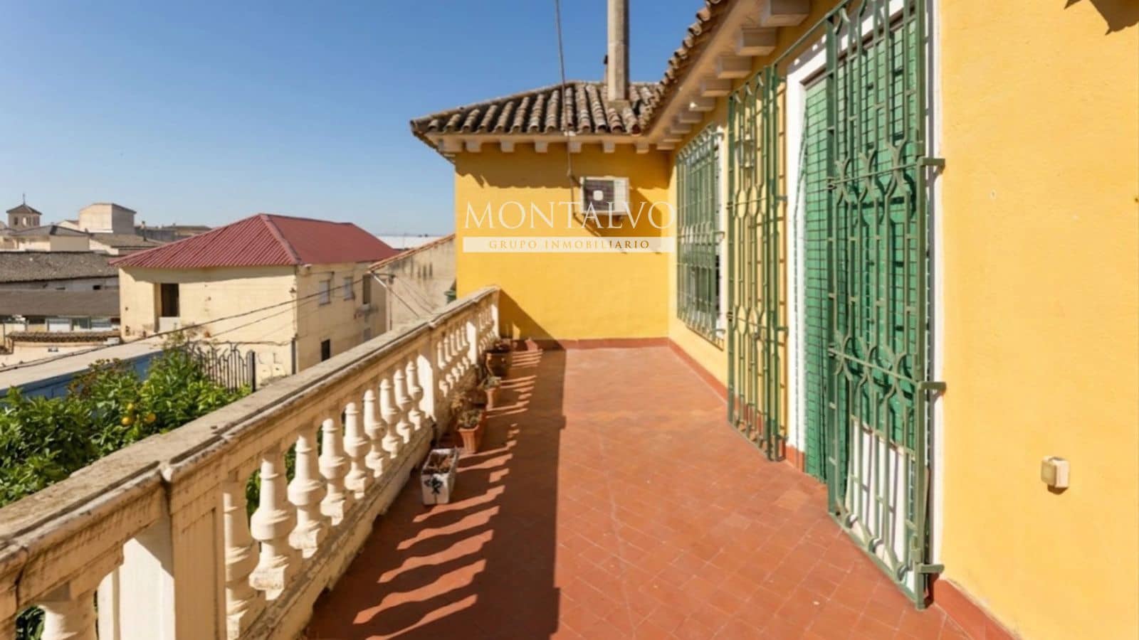 4 bedroom Villa for sale in Atarfe with pool garage - € 270,000 (Ref: 9897297)