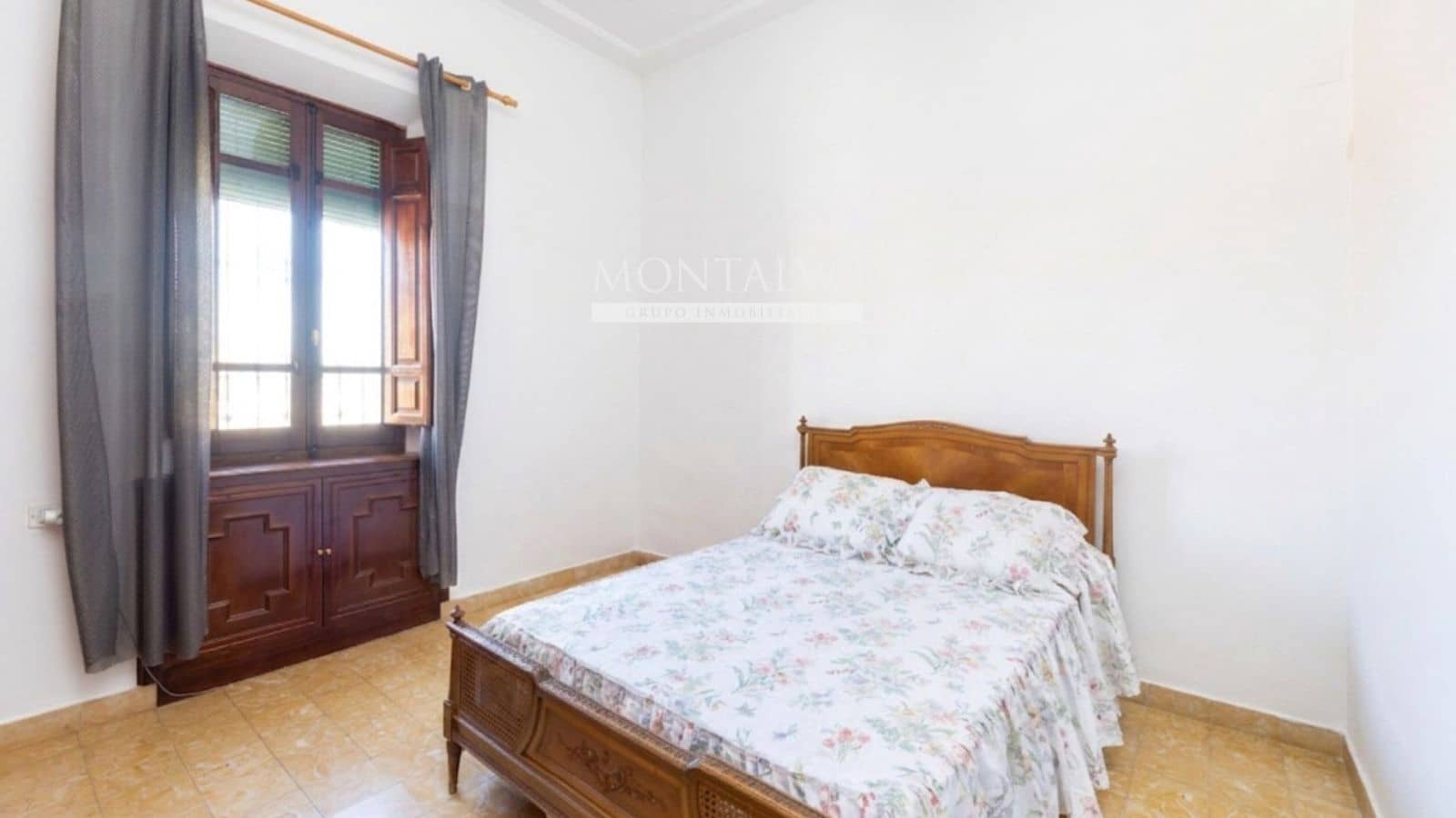 4 bedroom Villa for sale in Atarfe with pool garage - € 270,000 (Ref: 9897297)