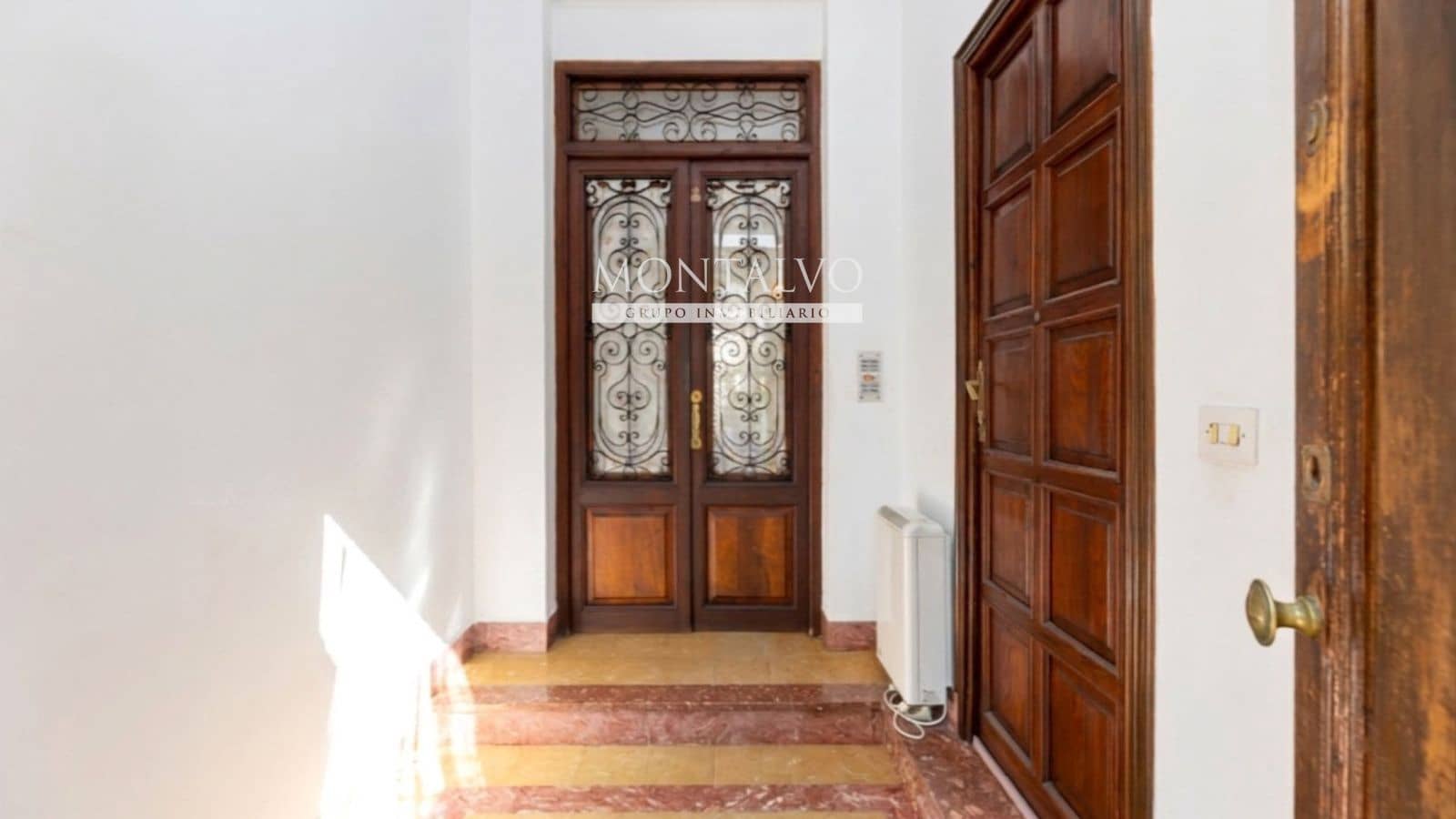 4 bedroom Villa for sale in Atarfe with pool garage - € 270,000 (Ref: 9897297)