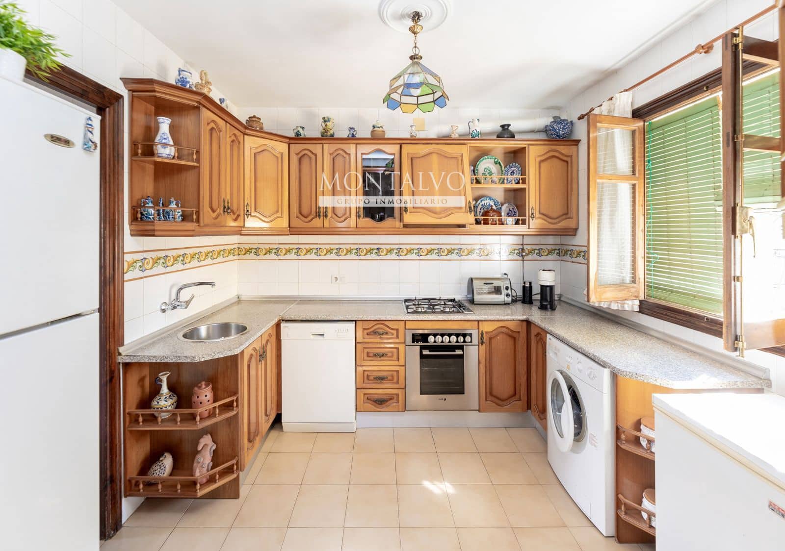 4 bedroom Villa for sale in Atarfe with pool garage - € 270,000 (Ref: 9897297)