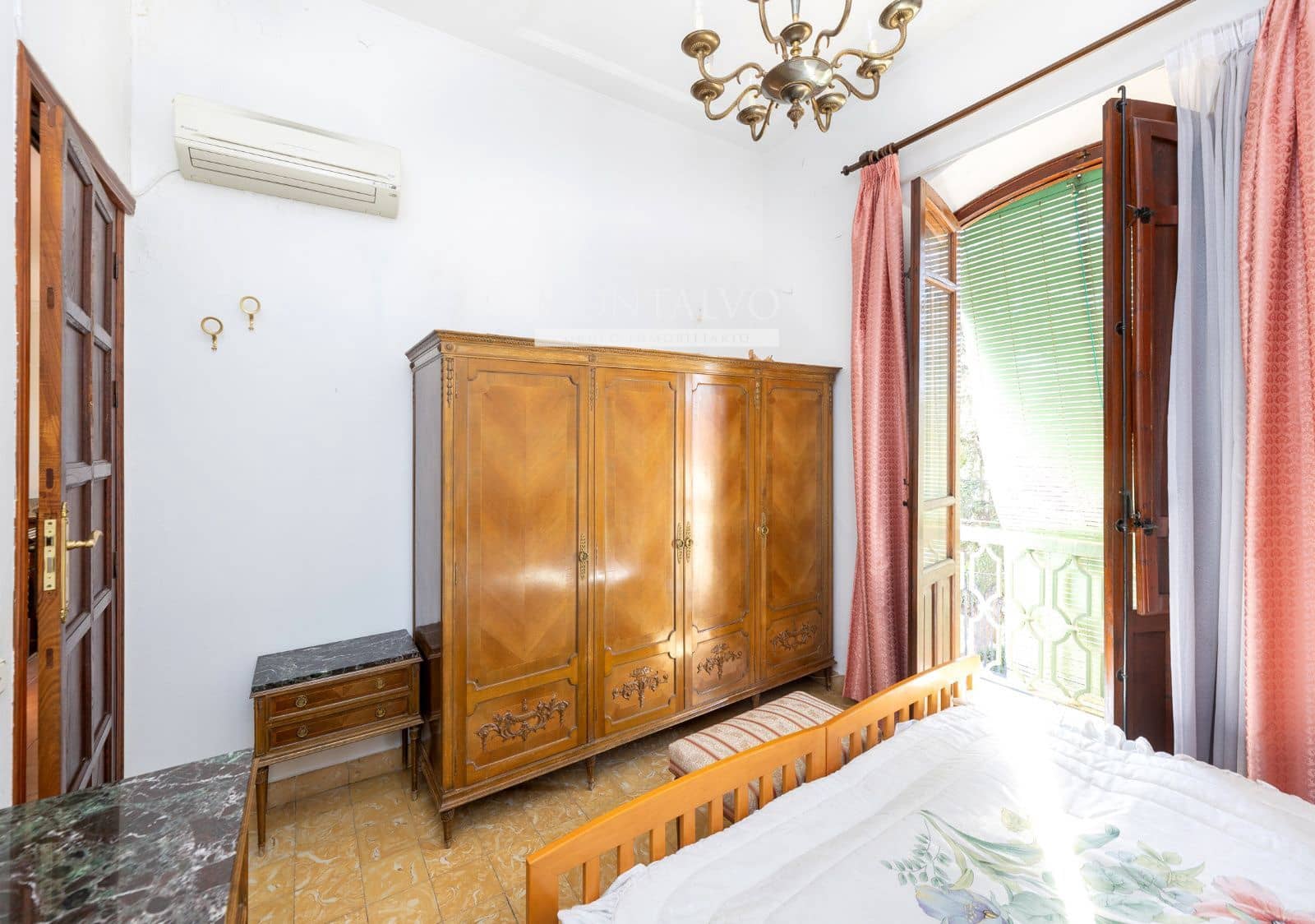 4 bedroom Villa for sale in Atarfe with pool garage - € 270,000 (Ref: 9897297)