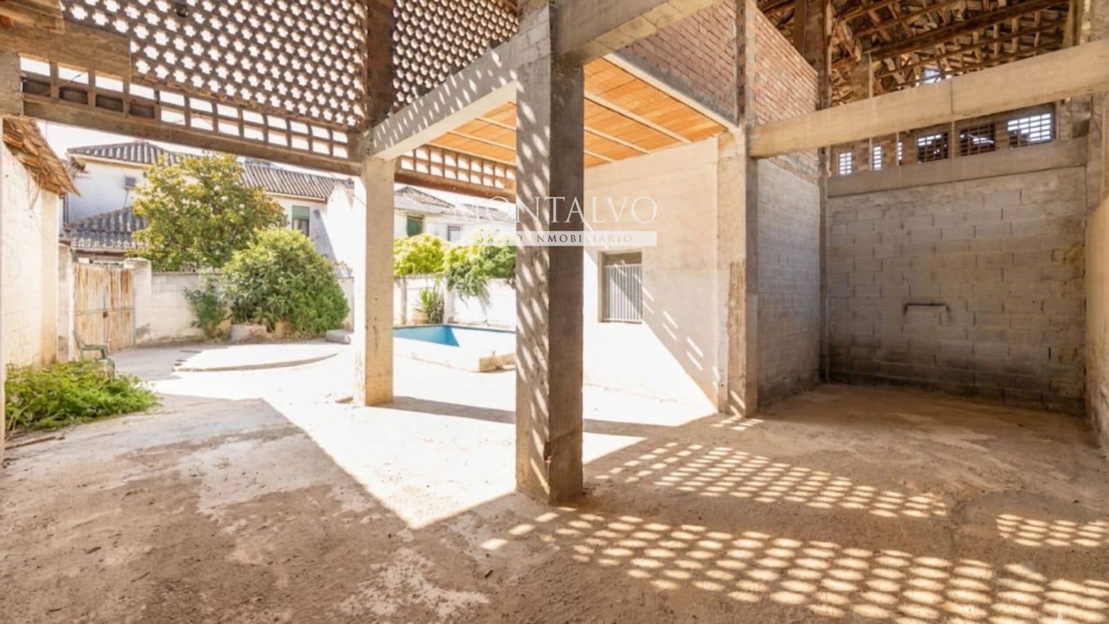 4 bedroom Villa for sale in Atarfe with pool garage - € 270,000 (Ref: 9897297)
