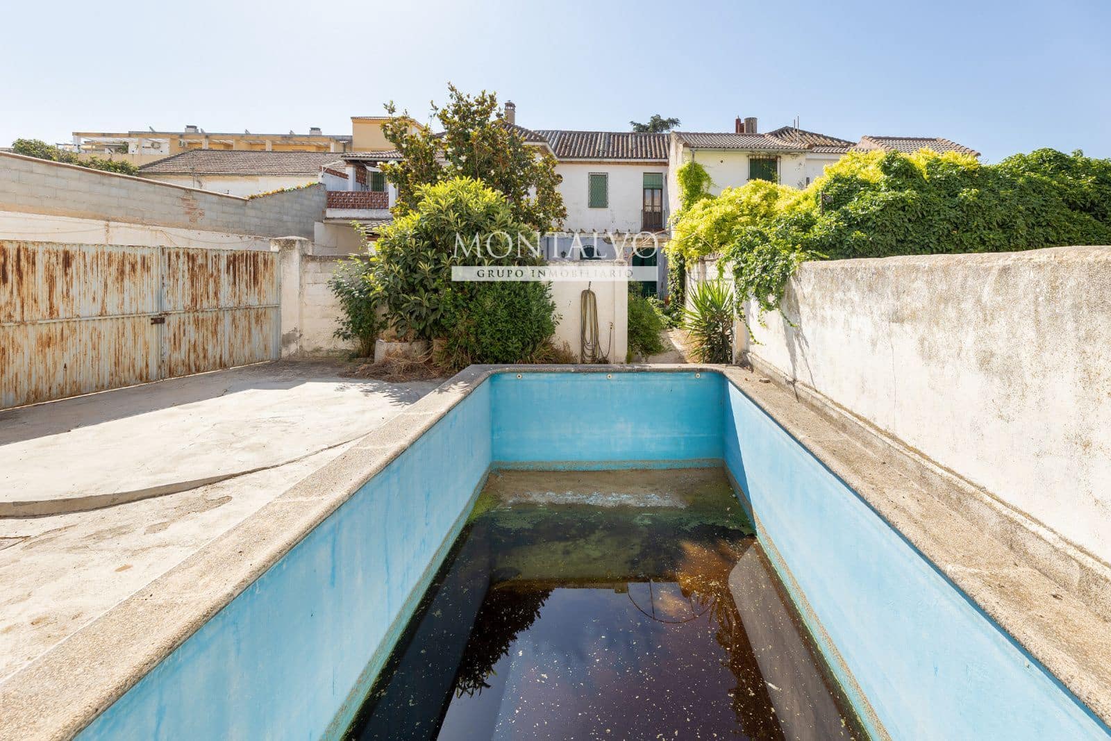 4 bedroom Villa for sale in Atarfe with pool garage - € 270,000 (Ref: 9897297)
