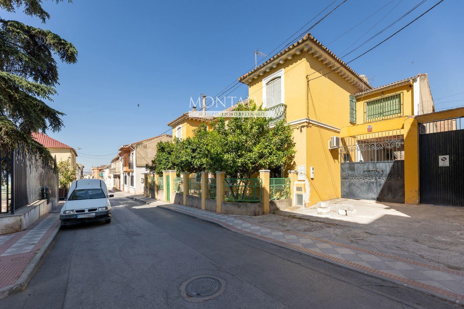 4 bedroom Villa for sale in Atarfe with pool garage - € 270,000 (Ref: 9897297)