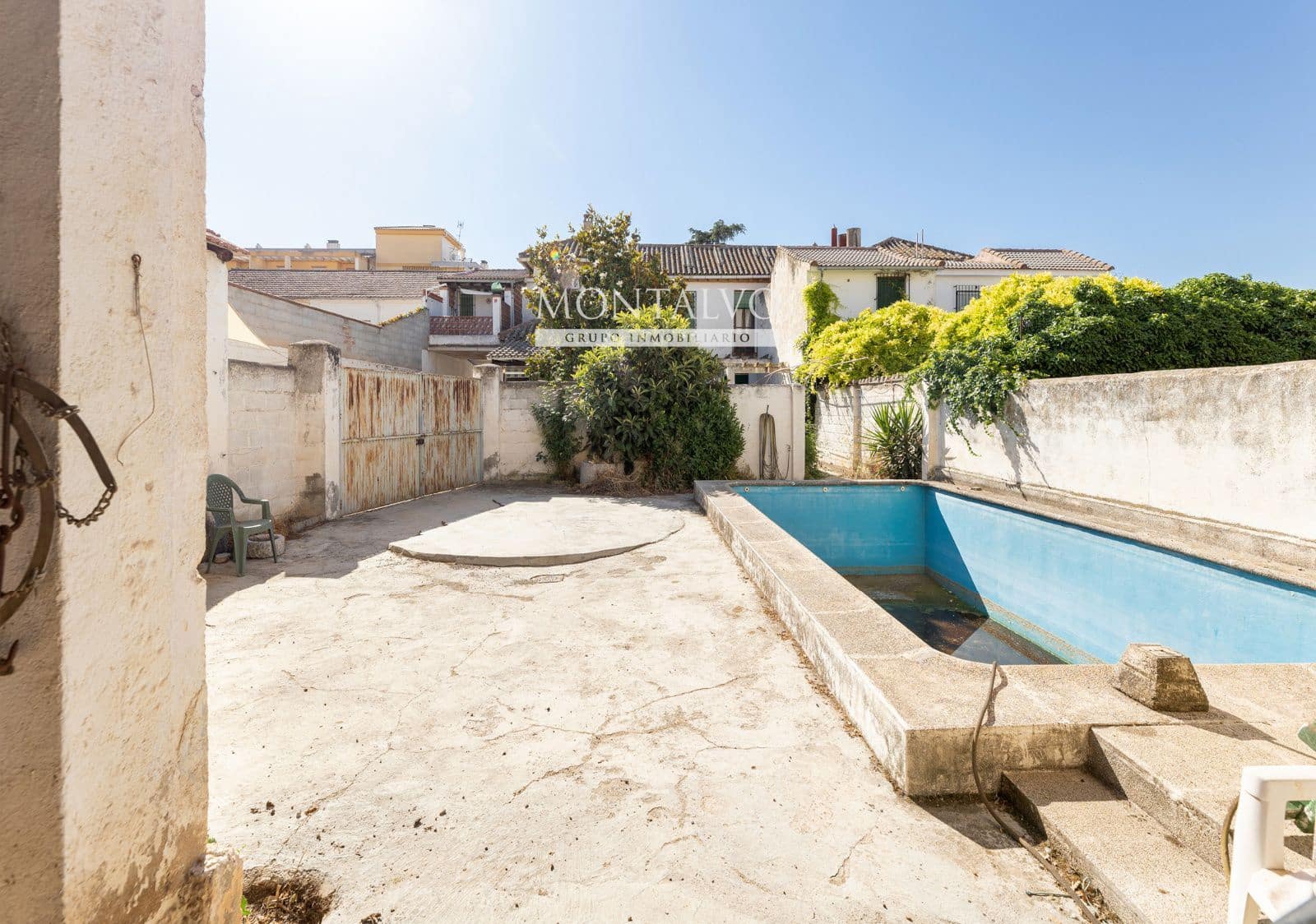 4 bedroom Villa for sale in Atarfe with pool garage - € 270,000 (Ref: 9897297)