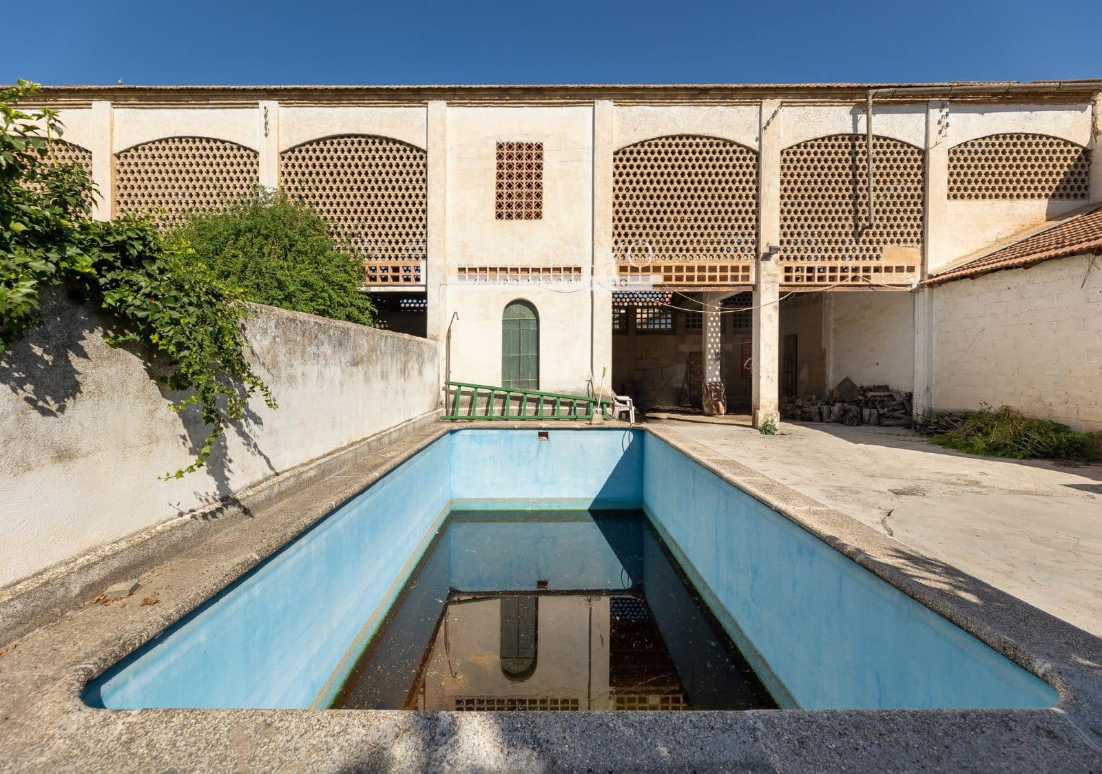 4 bedroom Villa for sale in Atarfe with pool garage - € 270,000 (Ref: 9897297)