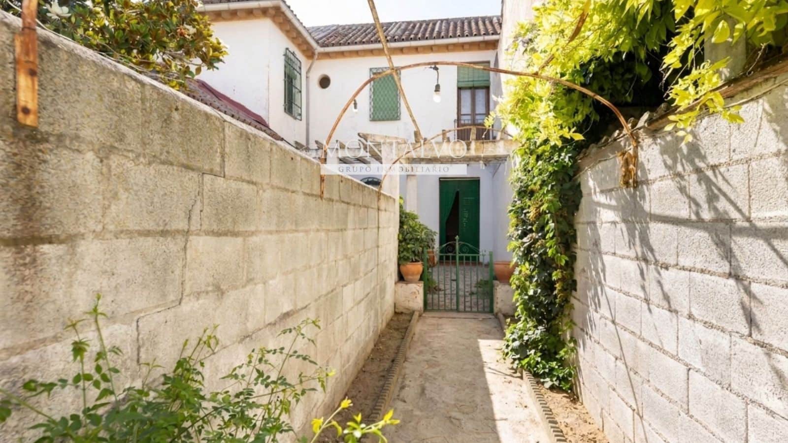 4 bedroom Villa for sale in Atarfe with pool garage - € 270,000 (Ref: 9897297)