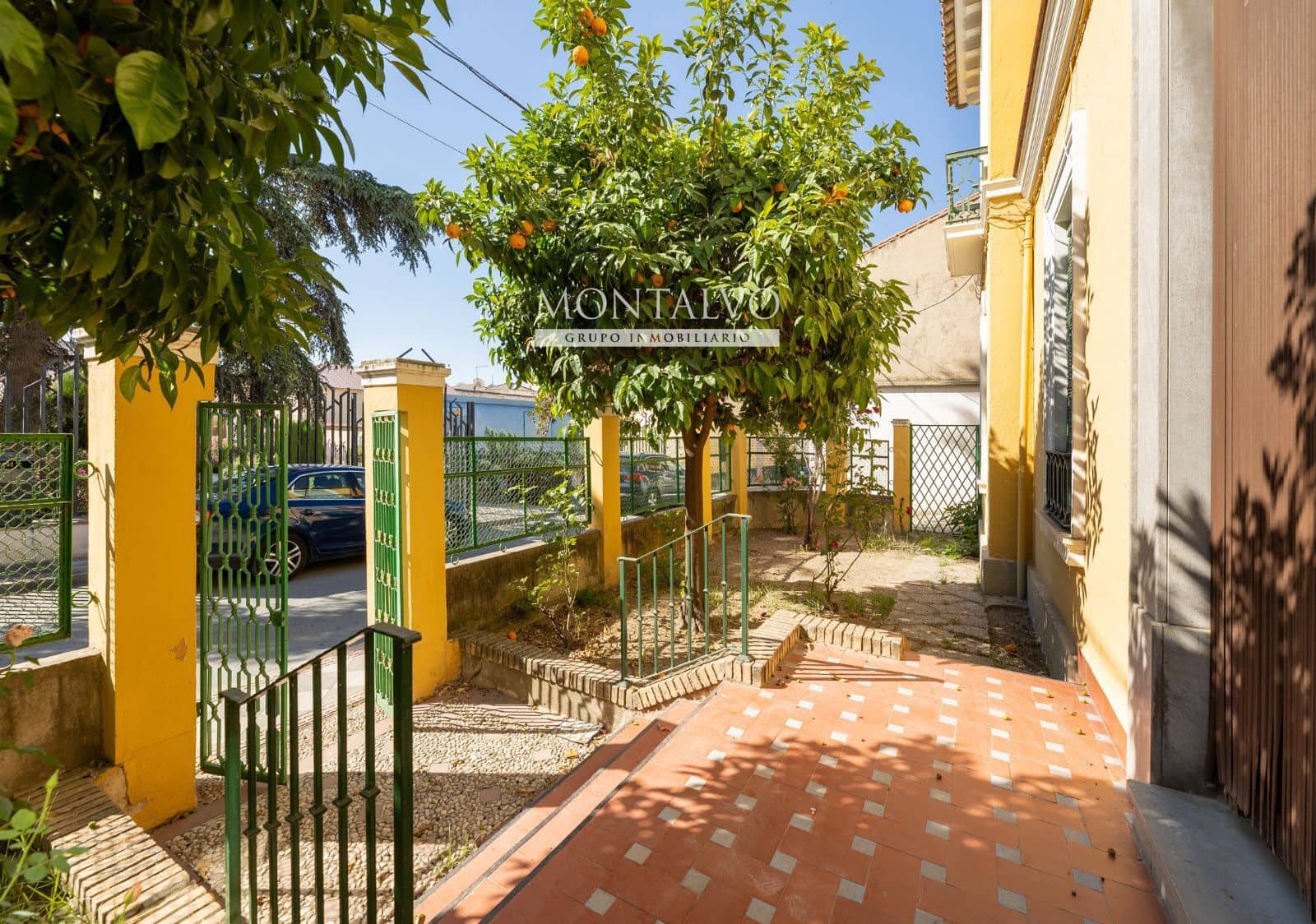 4 bedroom Villa for sale in Atarfe with pool garage - € 270,000 (Ref: 9897297)