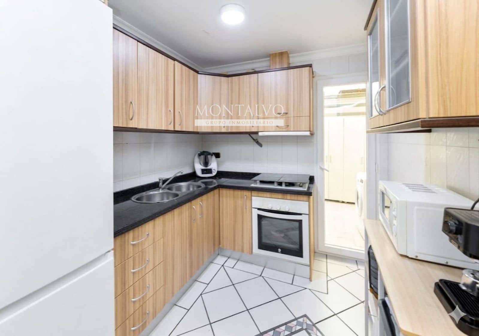 4 bedroom Flat for sale in La Zubia with garage - € 169,000 (Ref: 9922890)