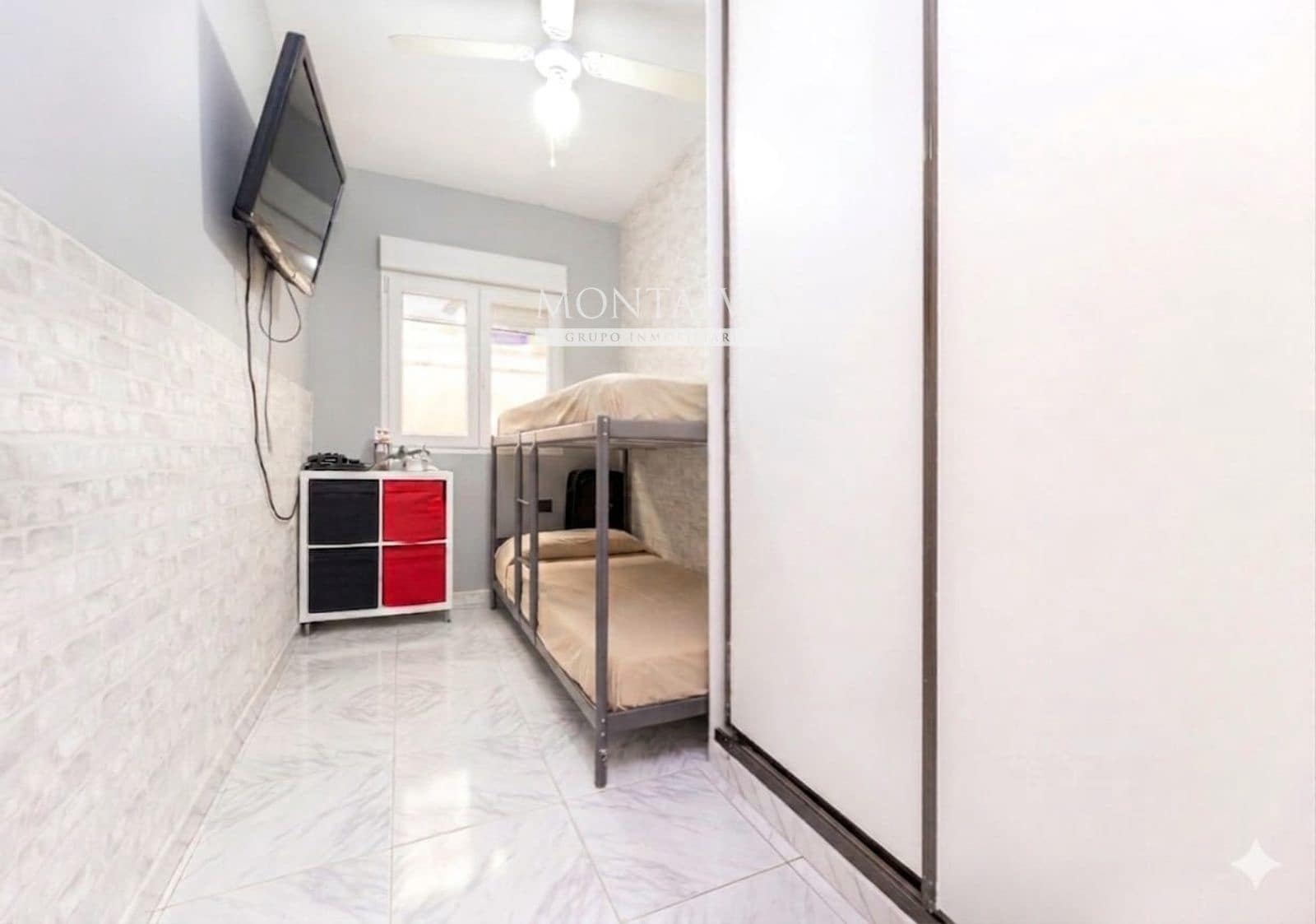 4 bedroom Flat for sale in La Zubia with garage - € 169,000 (Ref: 9922890)