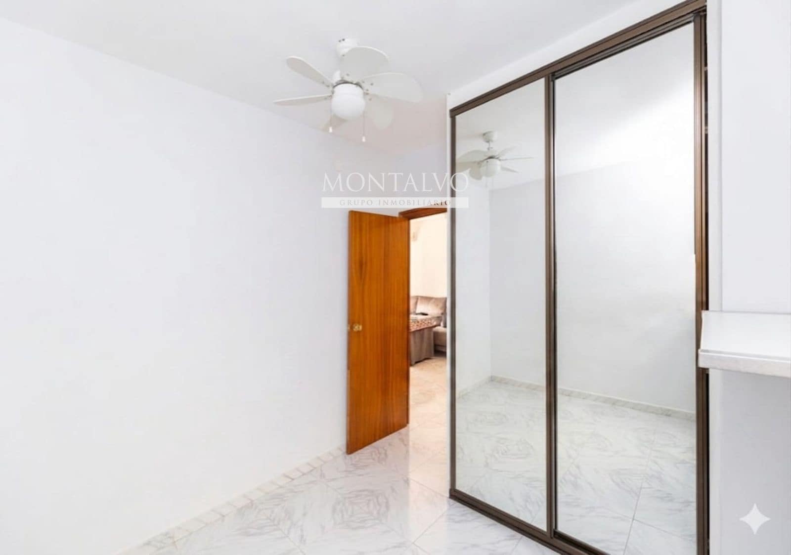 4 bedroom Flat for sale in La Zubia with garage - € 169,000 (Ref: 9922890)