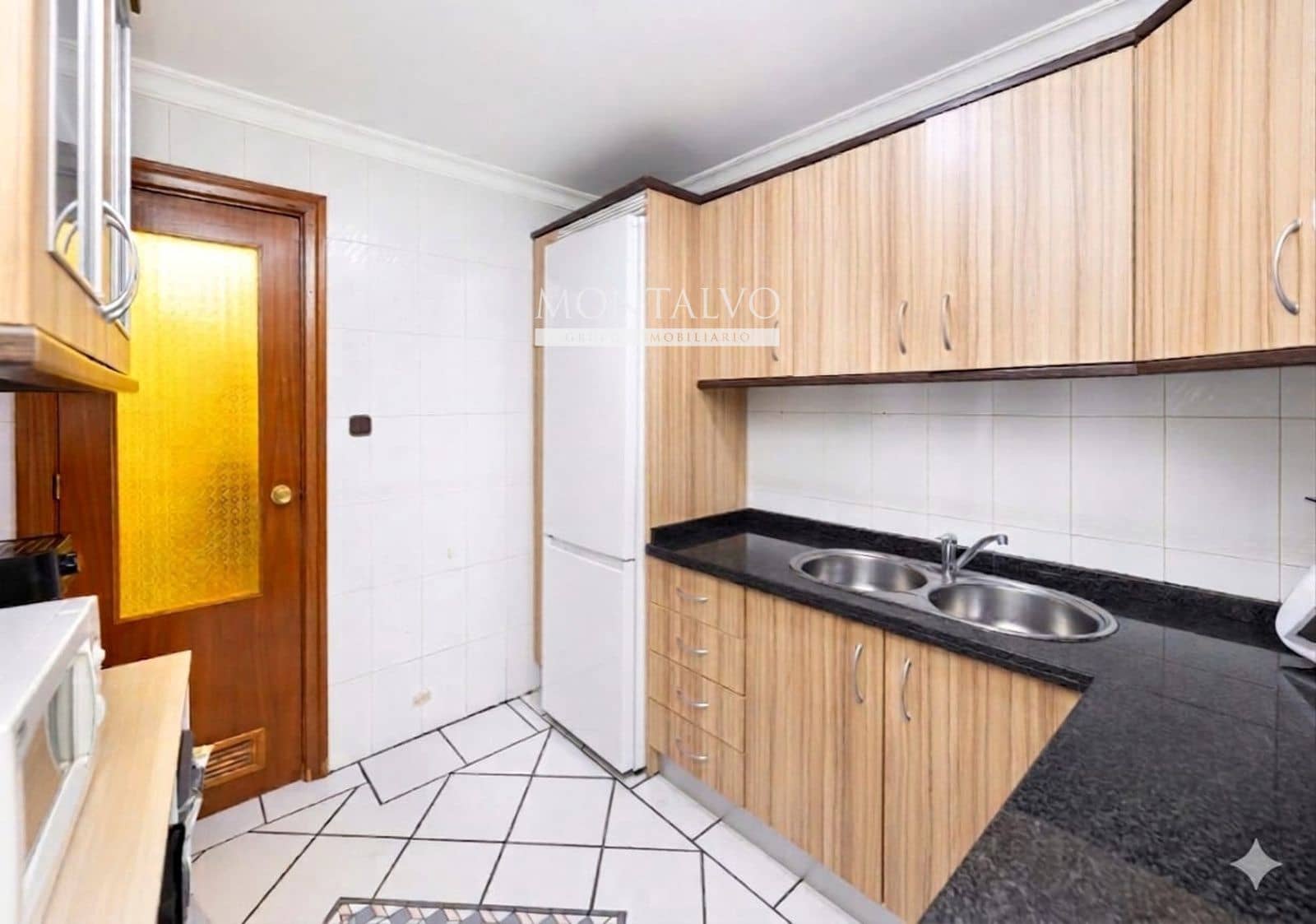 4 bedroom Flat for sale in La Zubia with garage - € 169,000 (Ref: 9922890)