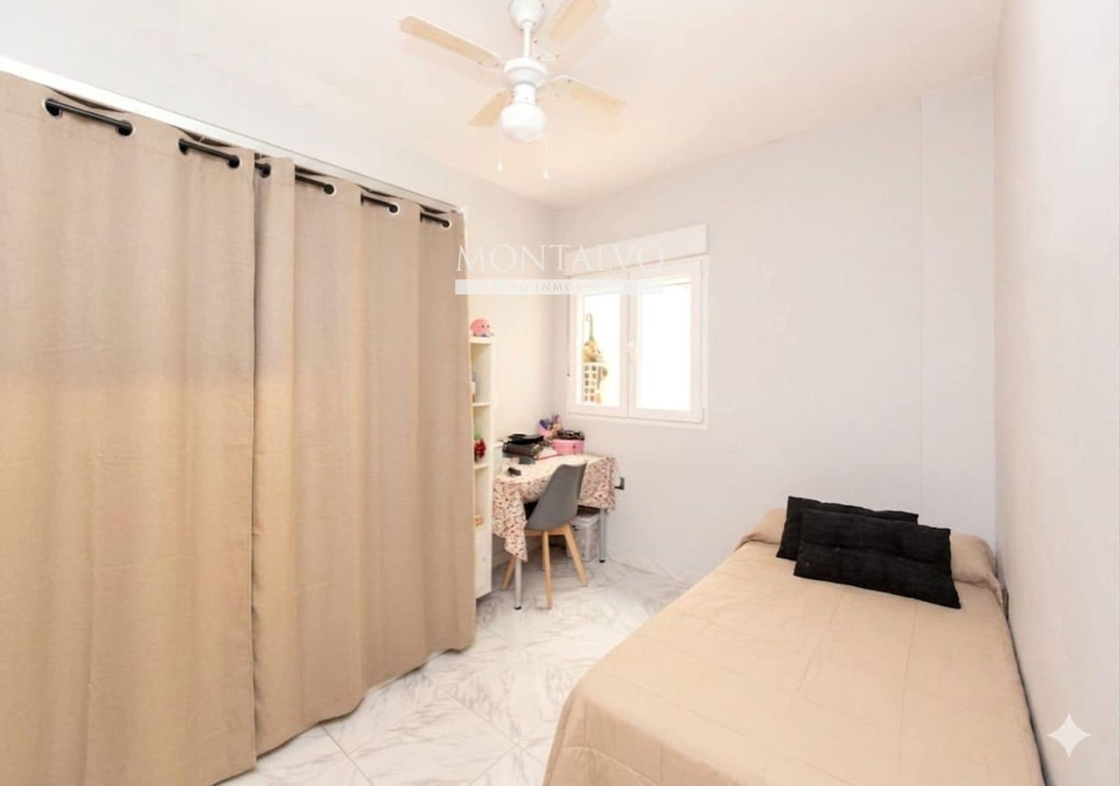 4 bedroom Flat for sale in La Zubia with garage - € 169,000 (Ref: 9922890)