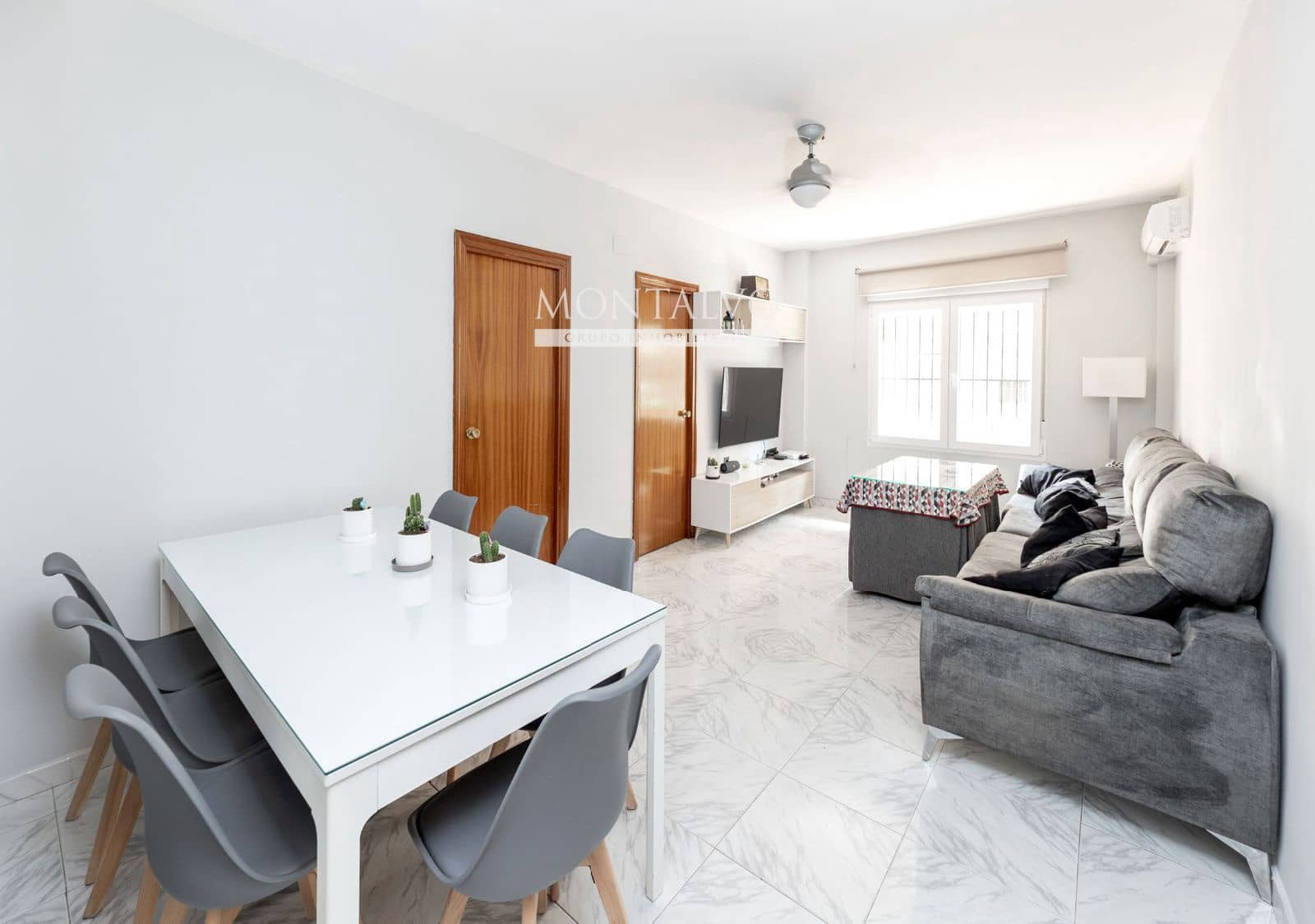 4 bedroom Flat for sale in La Zubia with garage - € 169,000 (Ref: 9922890)