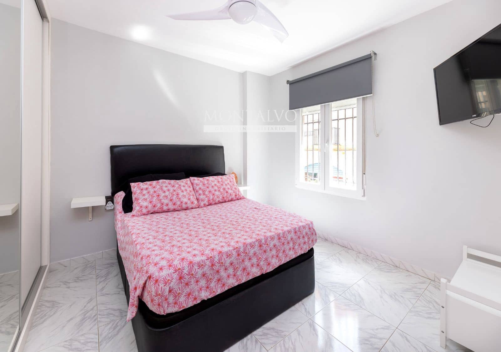 4 bedroom Flat for sale in La Zubia with garage - € 169,000 (Ref: 9922890)
