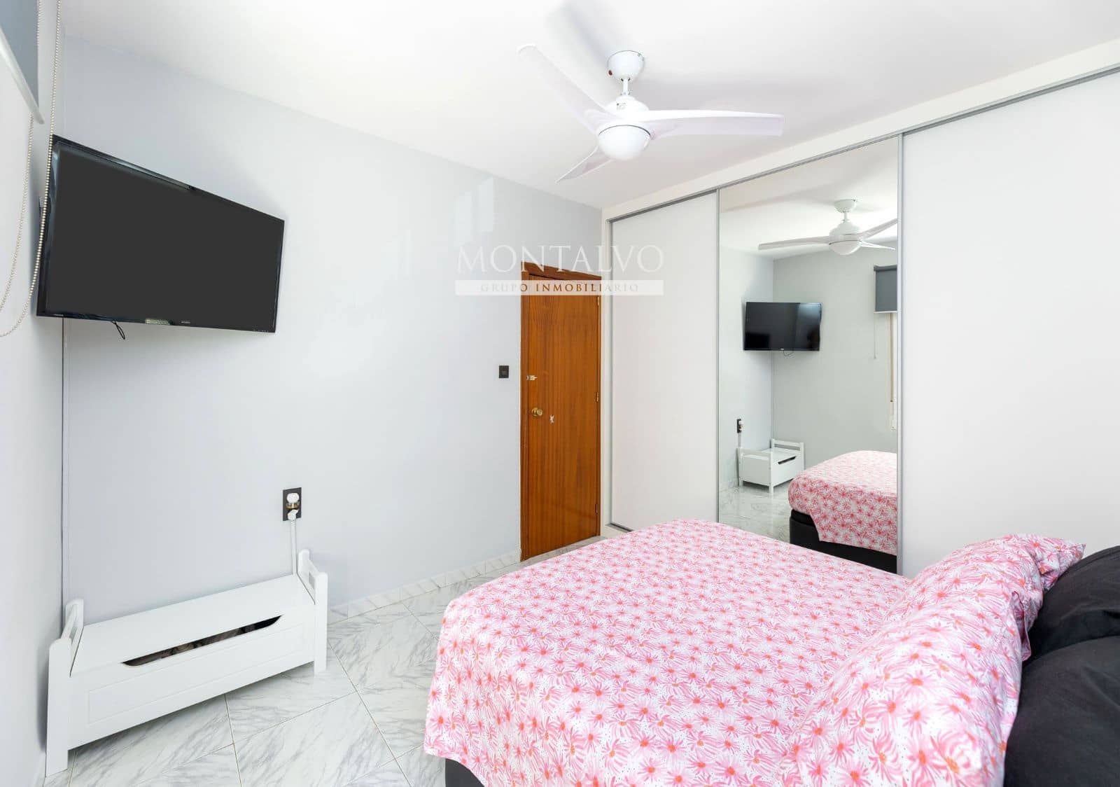 4 bedroom Flat for sale in La Zubia with garage - € 169,000 (Ref: 9922890)
