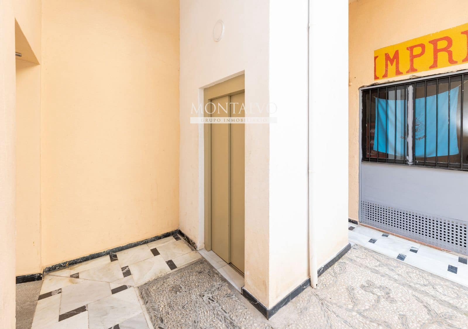 4 bedroom Flat for sale in La Zubia with garage - € 169,000 (Ref: 9922890)