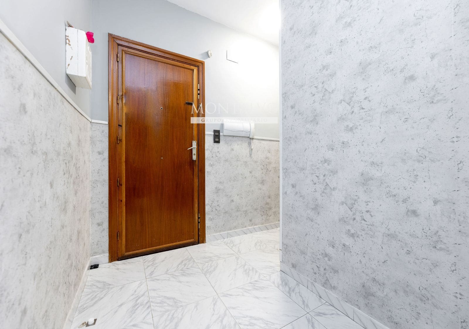 4 bedroom Flat for sale in La Zubia with garage - € 169,000 (Ref: 9922890)