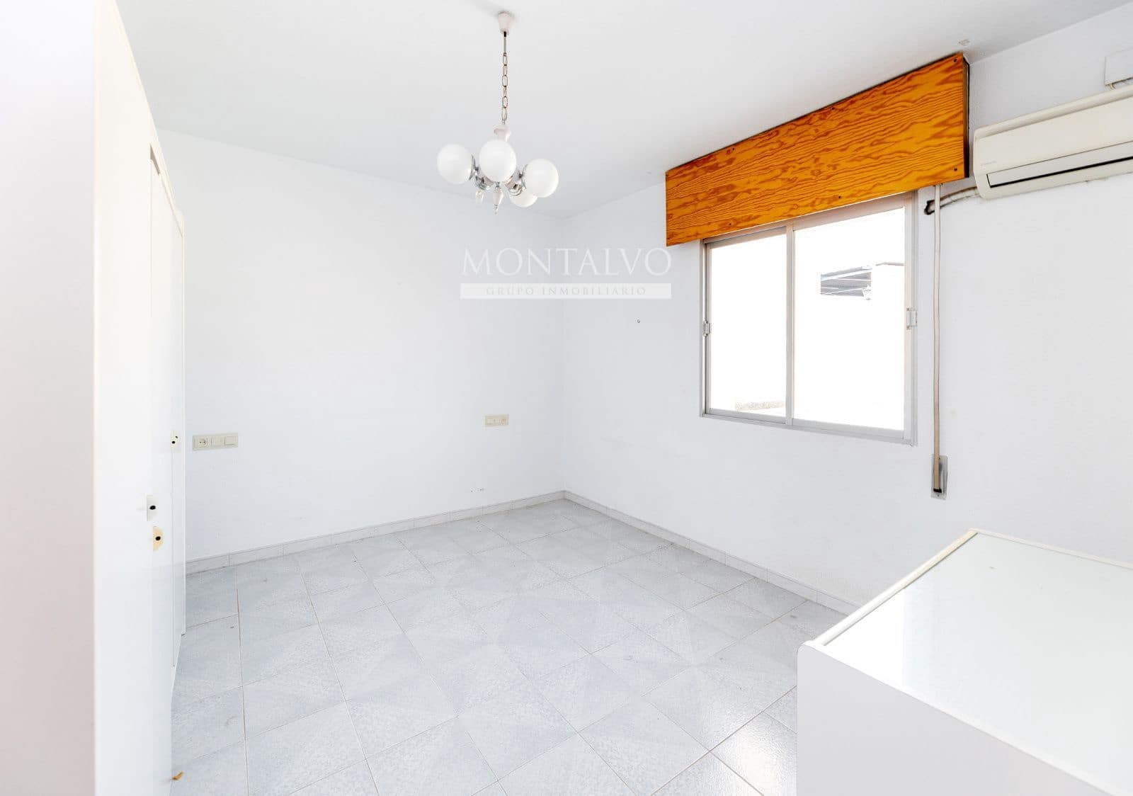 4 bedroom Villa for sale in Atarfe - € 249,000 (Ref: 9926493)