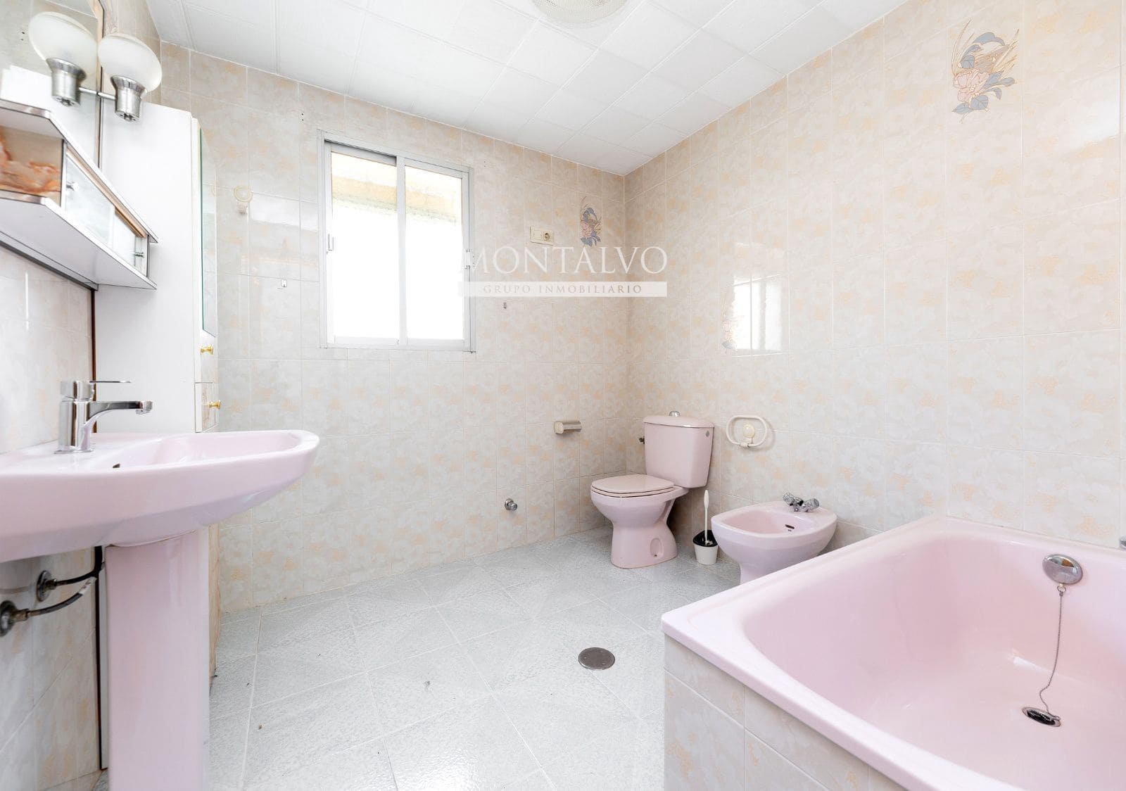 4 bedroom Villa for sale in Atarfe - € 249,000 (Ref: 9926493)
