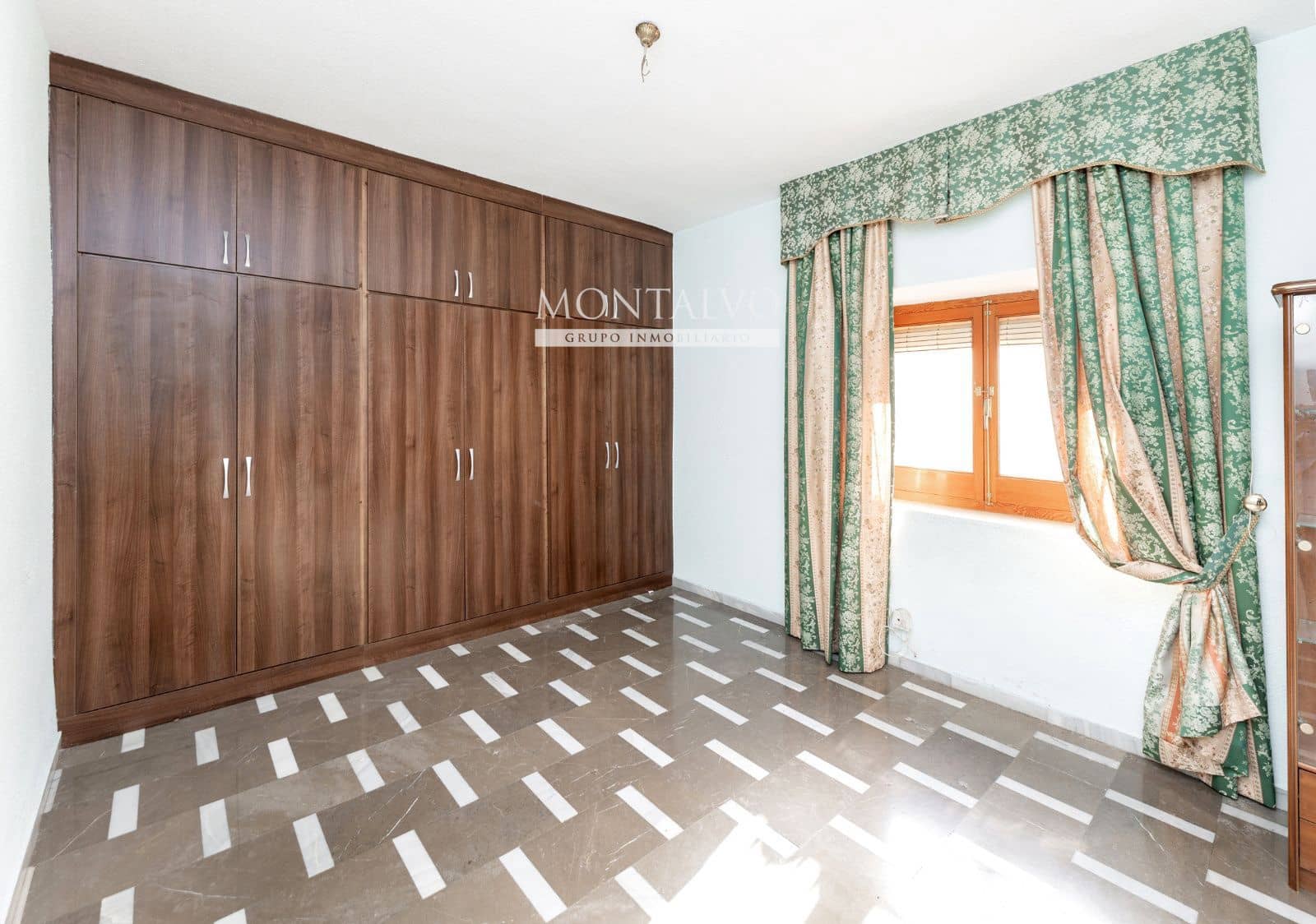 4 bedroom Villa for sale in Atarfe - € 249,000 (Ref: 9926493)