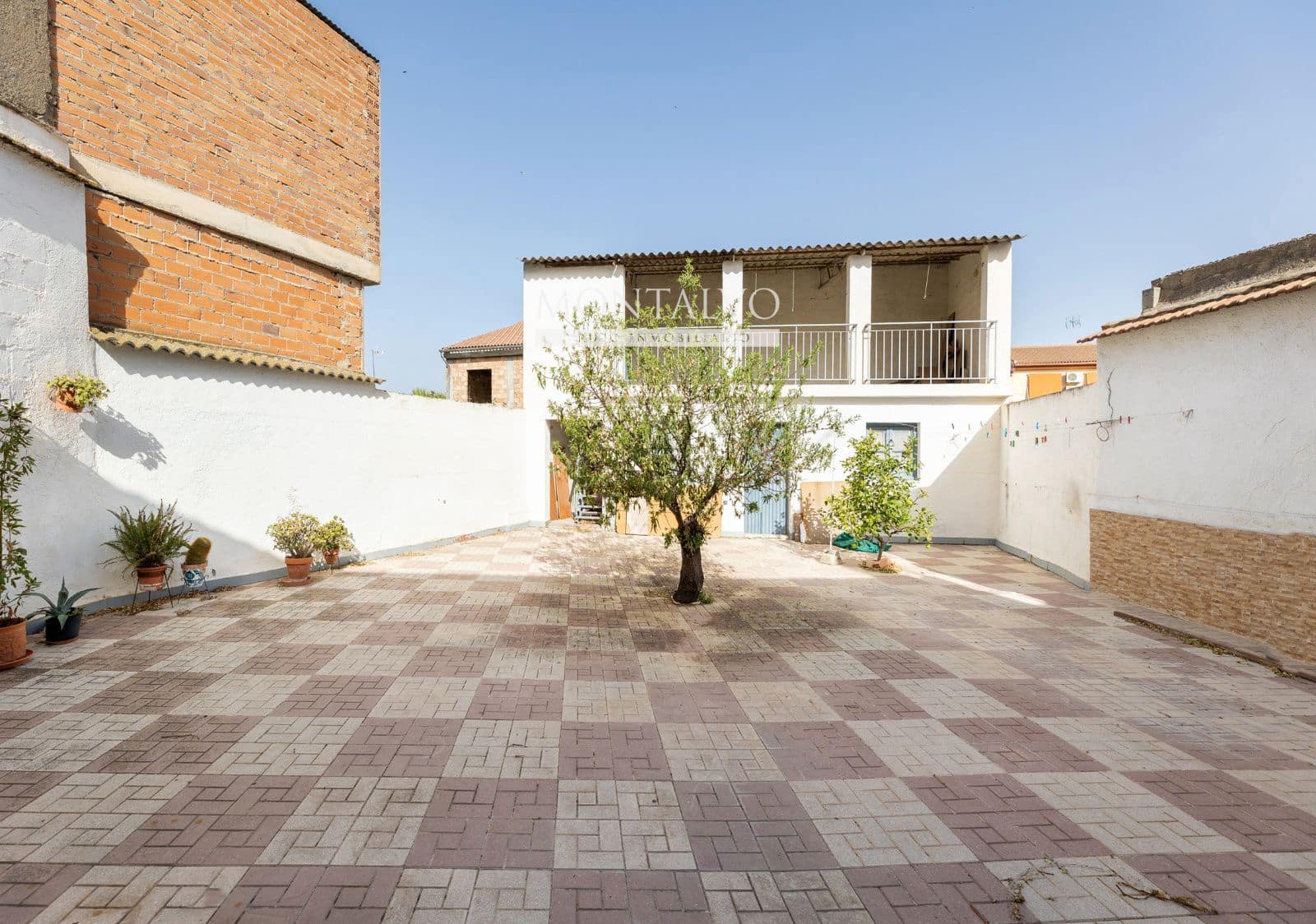 4 bedroom Villa for sale in Atarfe - € 249,000 (Ref: 9926493)
