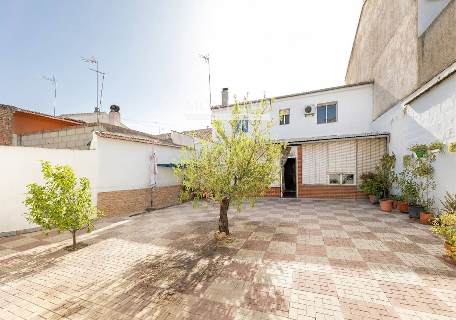 4 bedroom Villa for sale in Atarfe - € 249,000 (Ref: 9926493)
