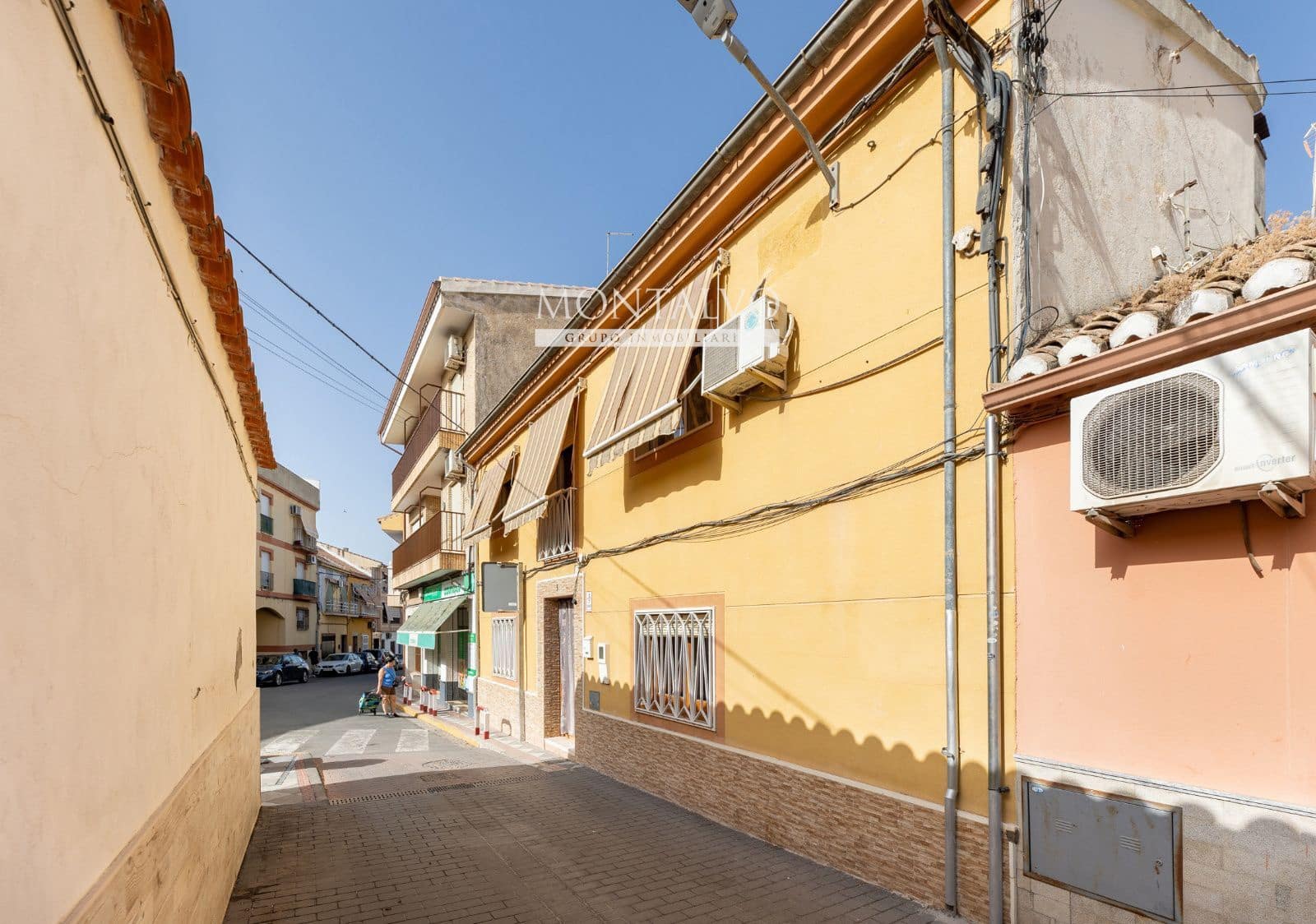 4 bedroom Villa for sale in Atarfe - € 249,000 (Ref: 9926493)